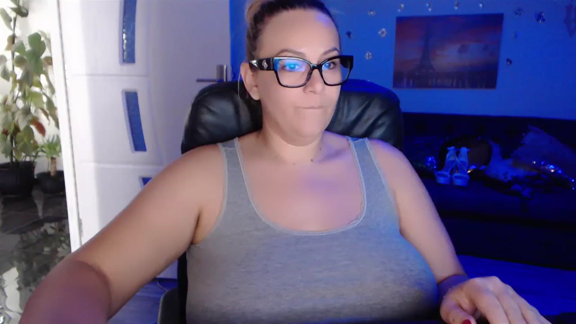 Gallery image thumbnail from A_baby_Boo's myfreecams stream on, 10/10/2023, 11:20 image 4 of 20
