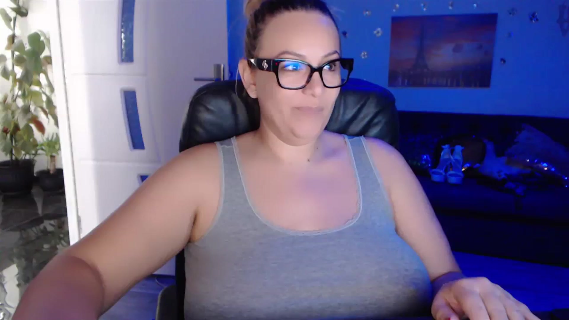 Gallery image thumbnail from A_baby_Boo's myfreecams stream on, 10/10/2023, 11:20 image 2 of 20