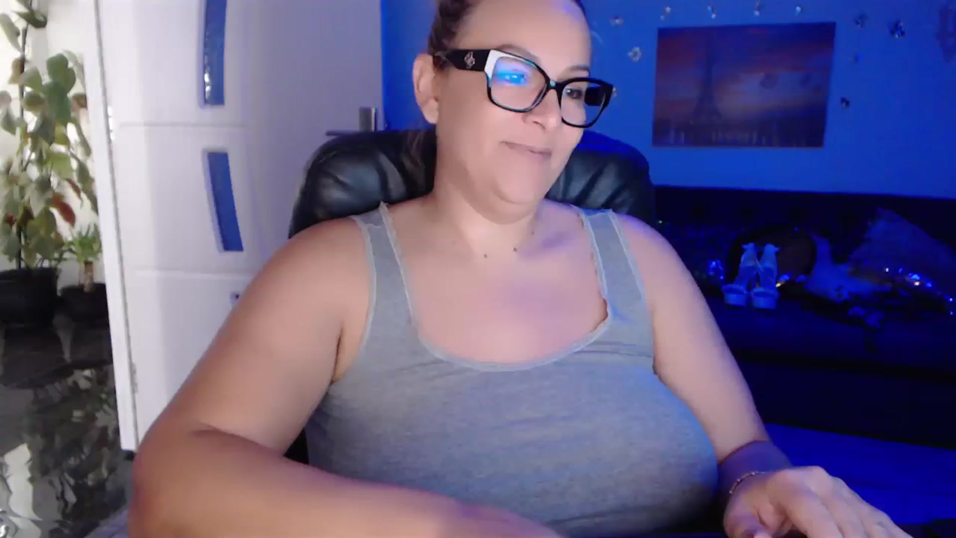 Gallery image thumbnail from A_baby_Boo's myfreecams stream on, 10/10/2023, 11:20 image 14 of 20