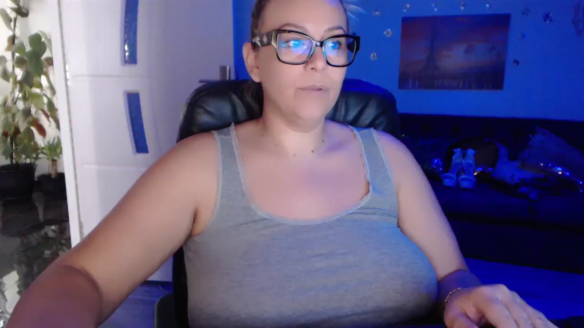 Gallery image thumbnail from A_baby_Boo's myfreecams stream on, 10/10/2023, 11:20 image 15 of 20