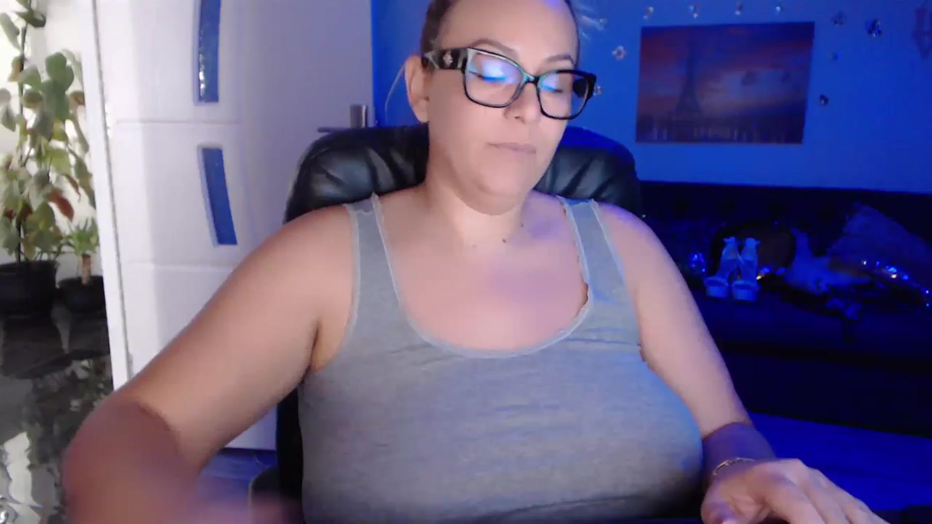 Gallery image thumbnail from A_baby_Boo's myfreecams stream on, 10/10/2023, 11:20 image 11 of 20