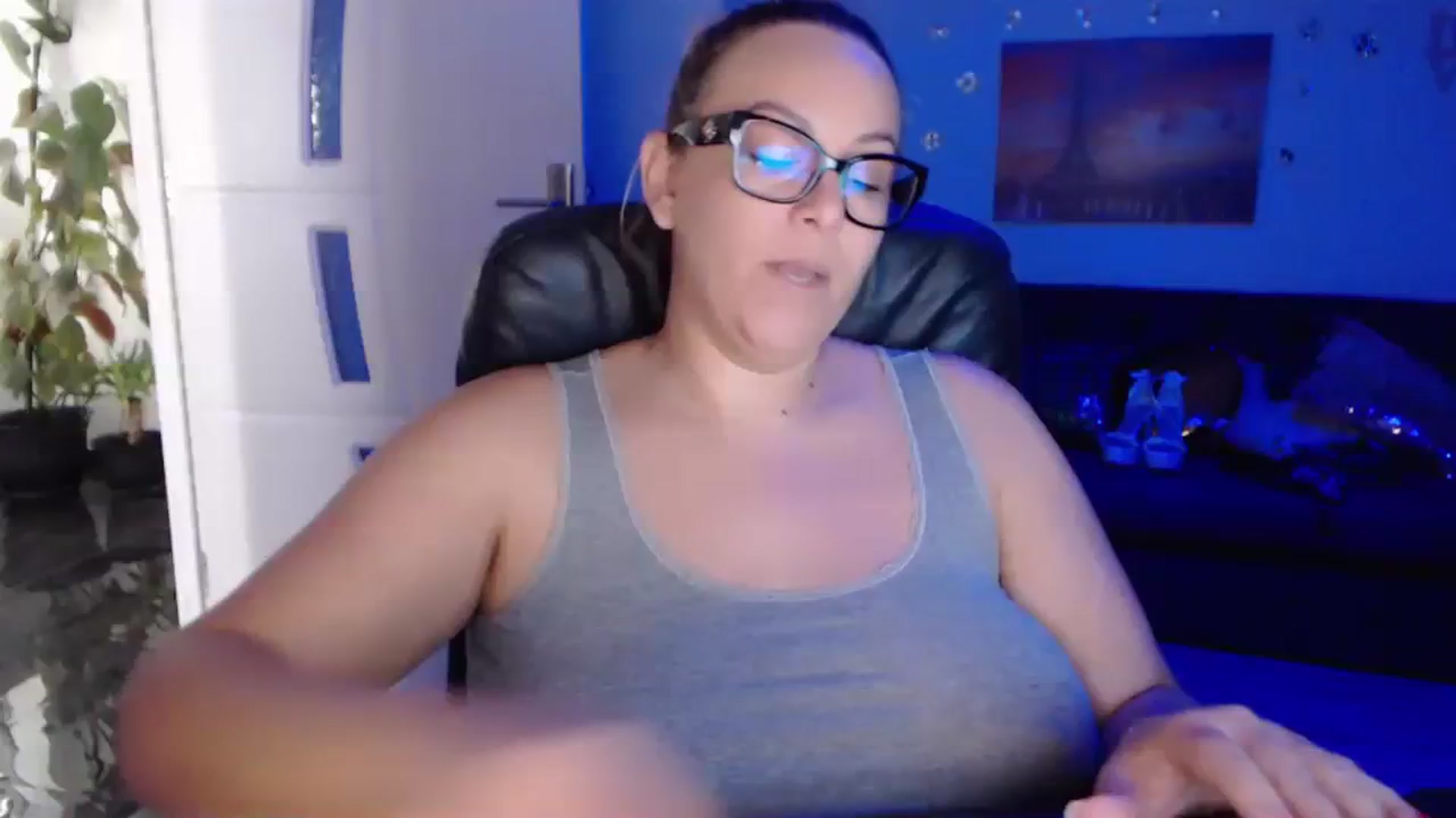 Gallery image thumbnail from A_baby_Boo's myfreecams stream on, 10/10/2023, 11:20 image 7 of 20
