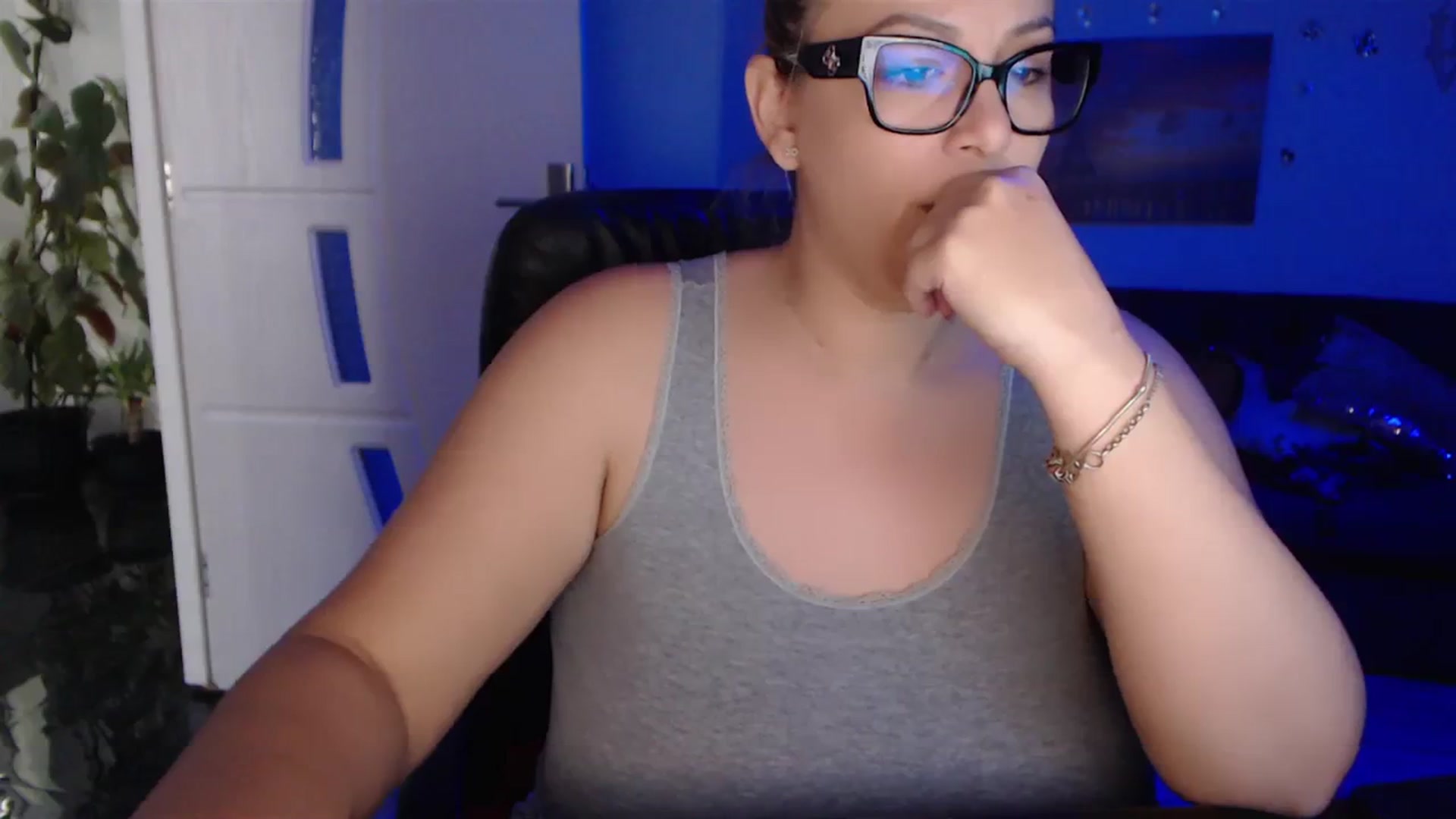 Gallery image thumbnail from A_baby_Boo's myfreecams stream on, 10/10/2023, 11:44 image 19 of 20