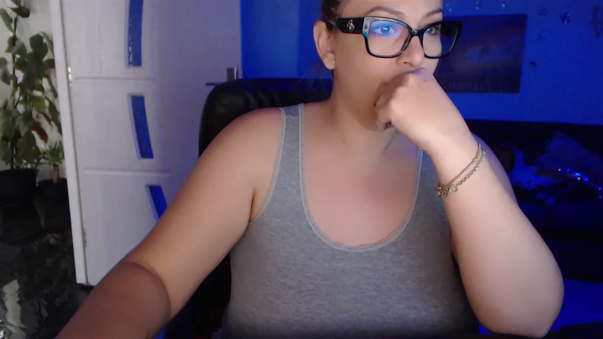 Gallery image thumbnail from A_baby_Boo's myfreecams stream on, 10/10/2023, 11:44 image 18 of 20