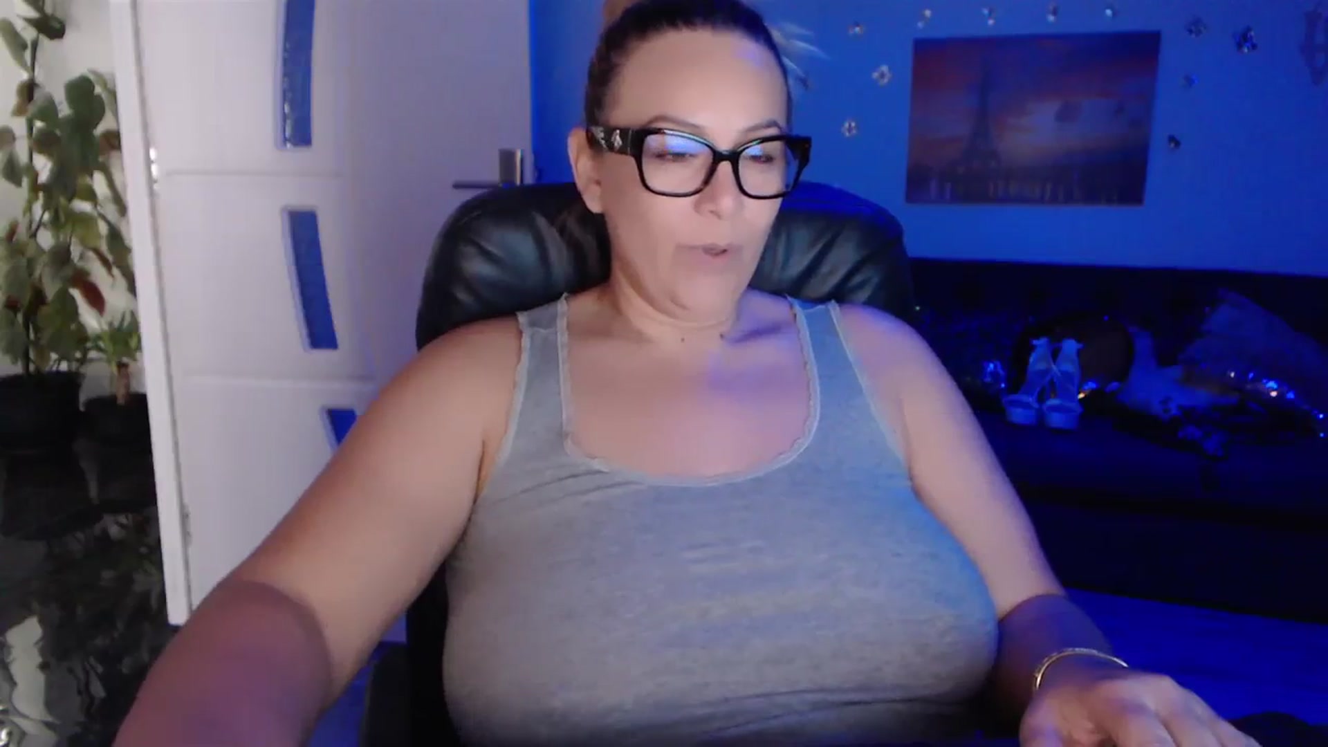Gallery image thumbnail from A_baby_Boo's myfreecams stream on, 10/10/2023, 11:44 image 13 of 20