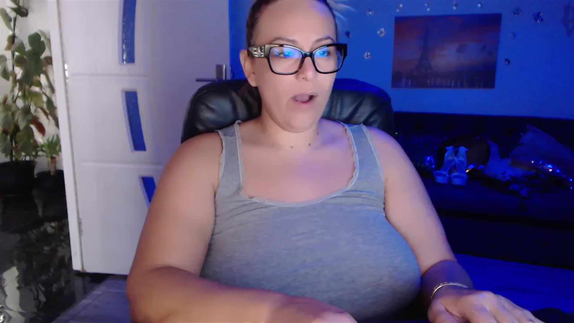 Gallery image thumbnail from A_baby_Boo's myfreecams stream on, 10/10/2023, 11:44 image 6 of 20