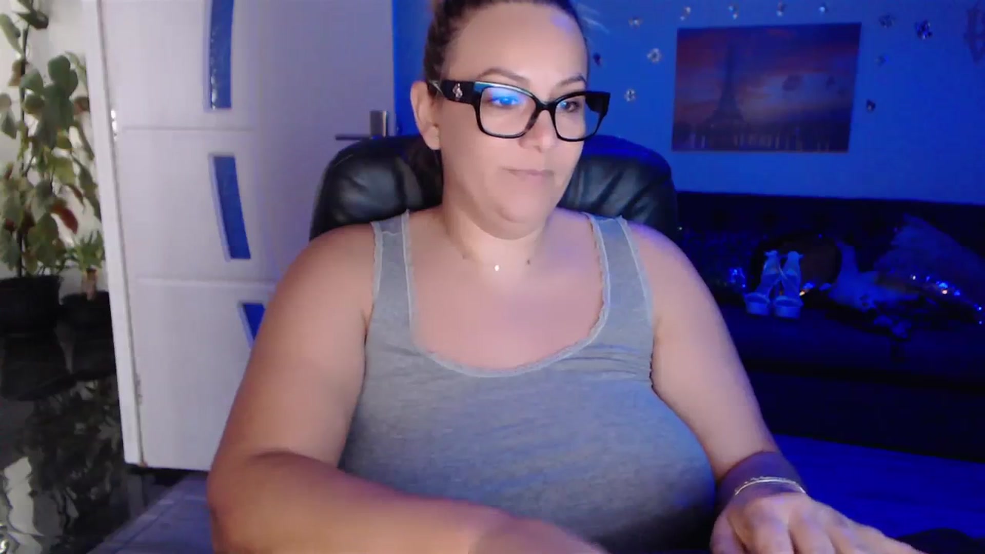 Gallery image thumbnail from A_baby_Boo's myfreecams stream on, 10/10/2023, 11:44 image 5 of 20