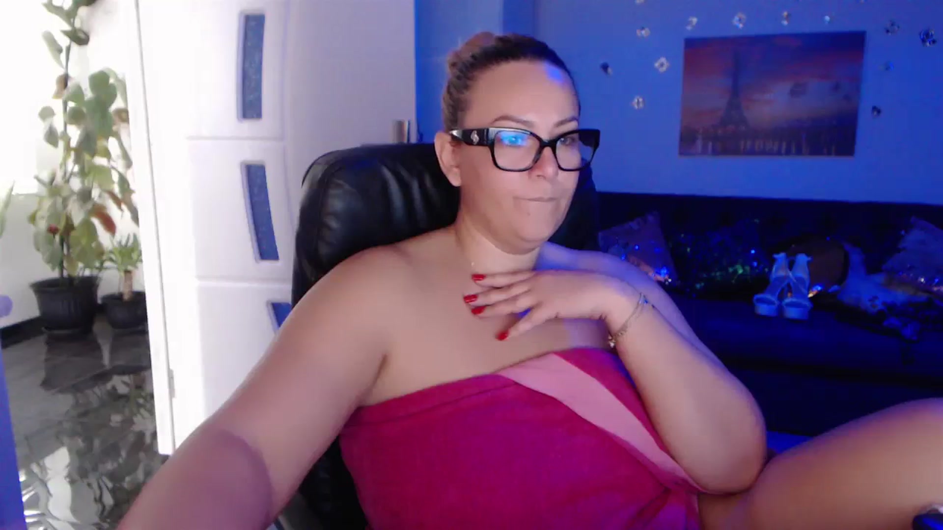 Gallery image thumbnail from A_baby_Boo's myfreecams stream on, 10/11/2023, 10:36 image 17 of 20