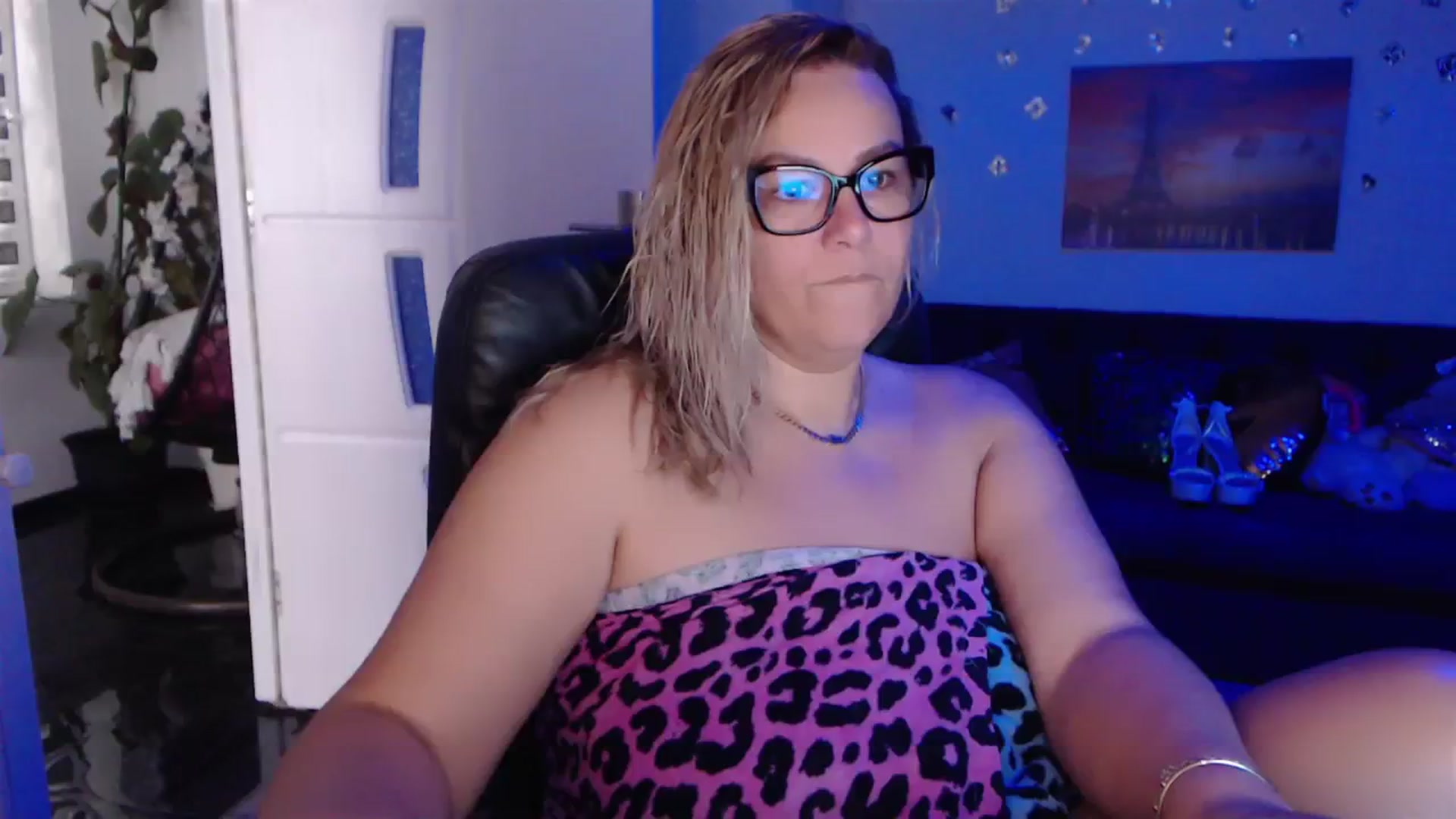 Gallery image thumbnail from A_baby_Boo's myfreecams stream on, 10/22/2023, 14:05 image 1 of 20