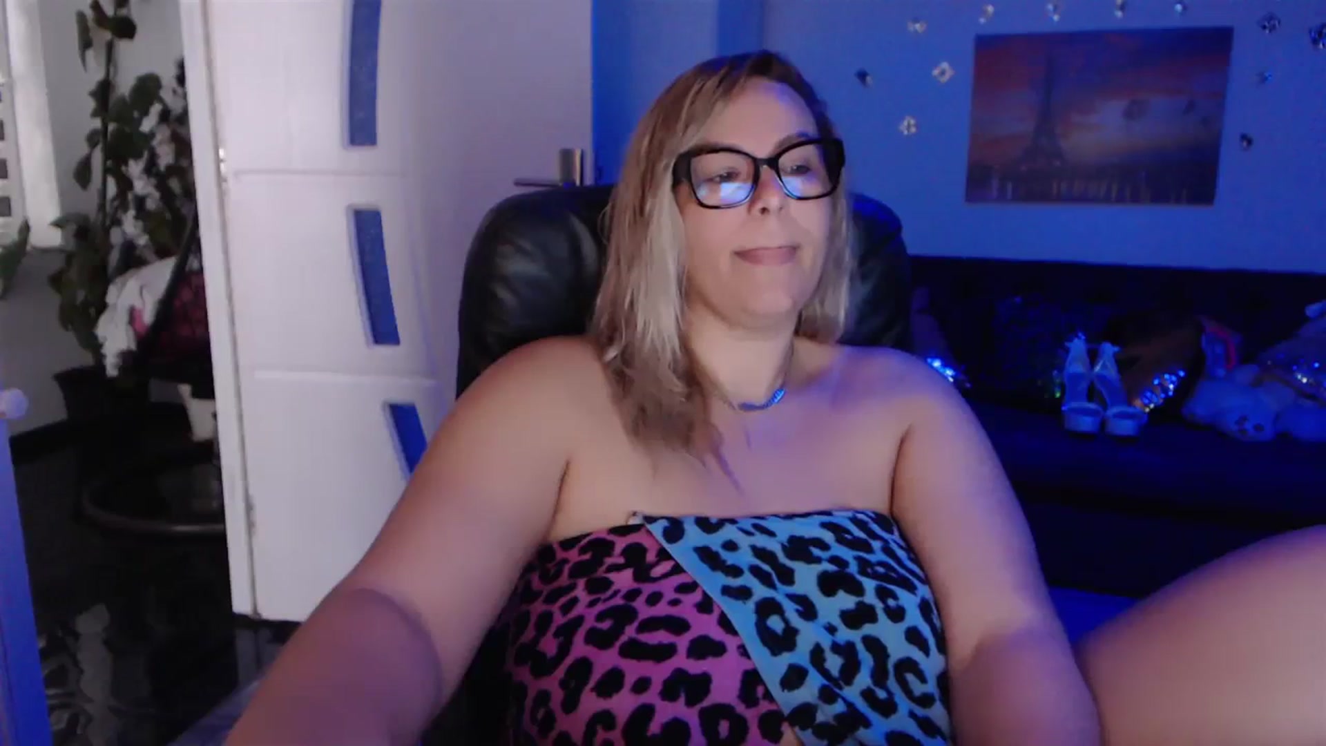 Gallery image thumbnail from A_baby_Boo's myfreecams stream on, 10/22/2023, 14:05 image 10 of 20