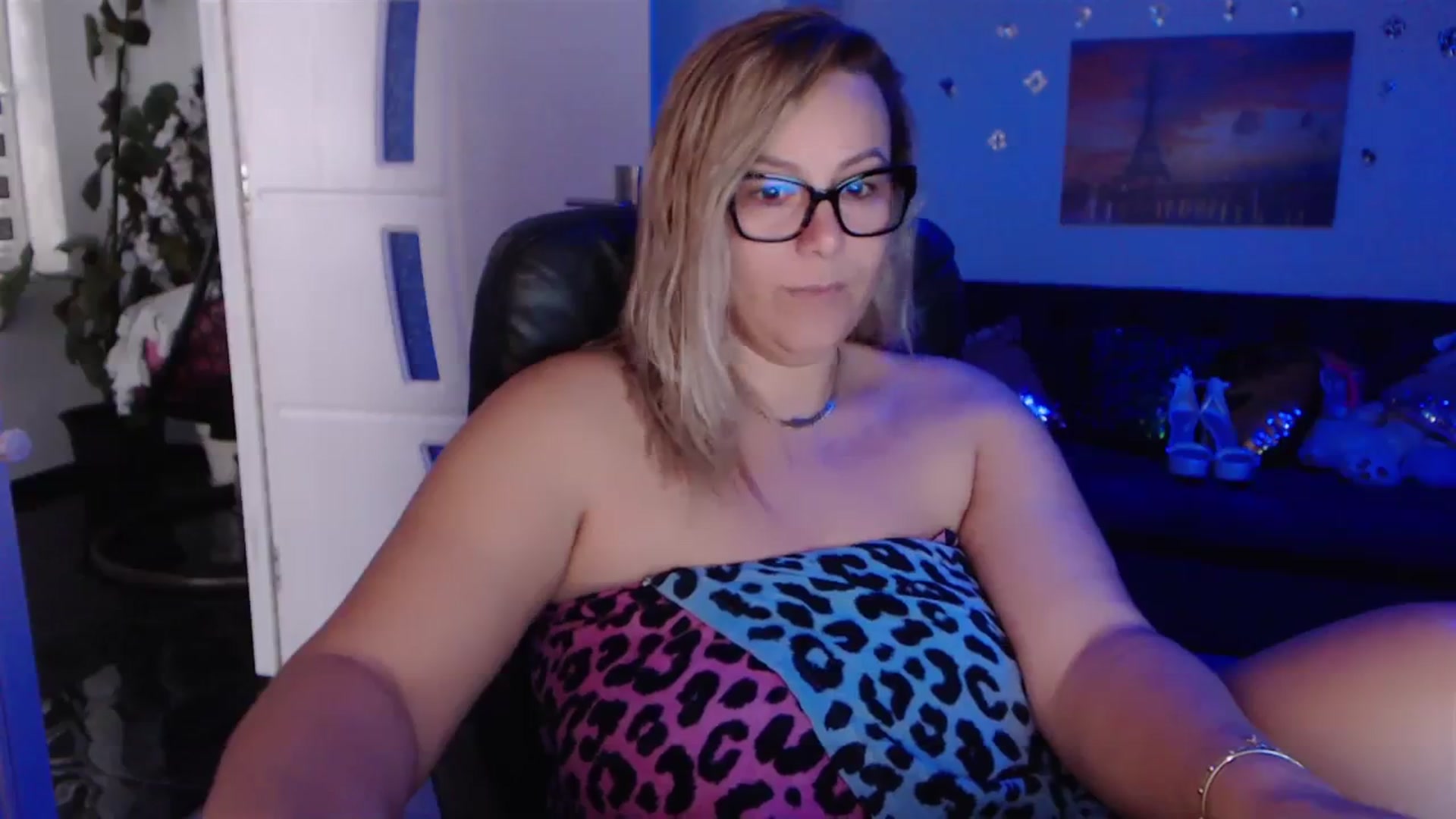 Gallery image thumbnail from A_baby_Boo's myfreecams stream on, 10/22/2023, 14:05 image 8 of 20