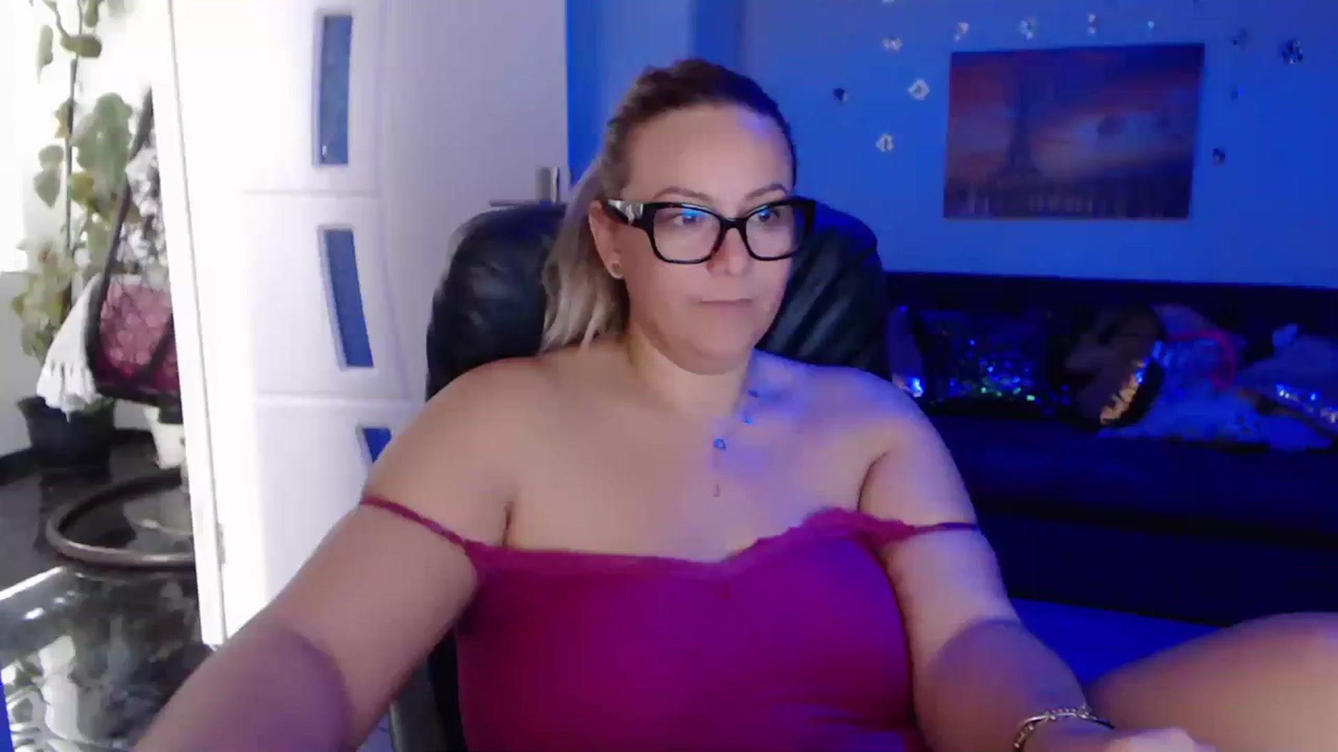 Gallery image thumbnail from A_baby_Boo's myfreecams stream on, 10/29/2023, 09:29 image 18 of 20