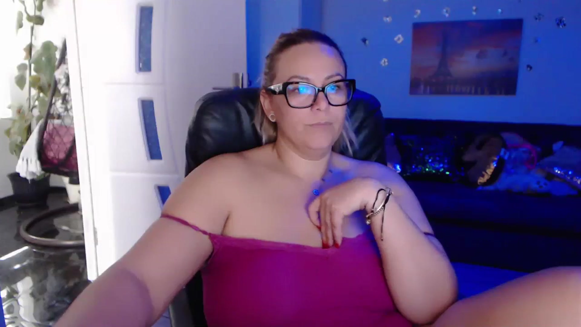 Gallery image thumbnail from A_baby_Boo's myfreecams stream on, 10/29/2023, 09:29 image 17 of 20
