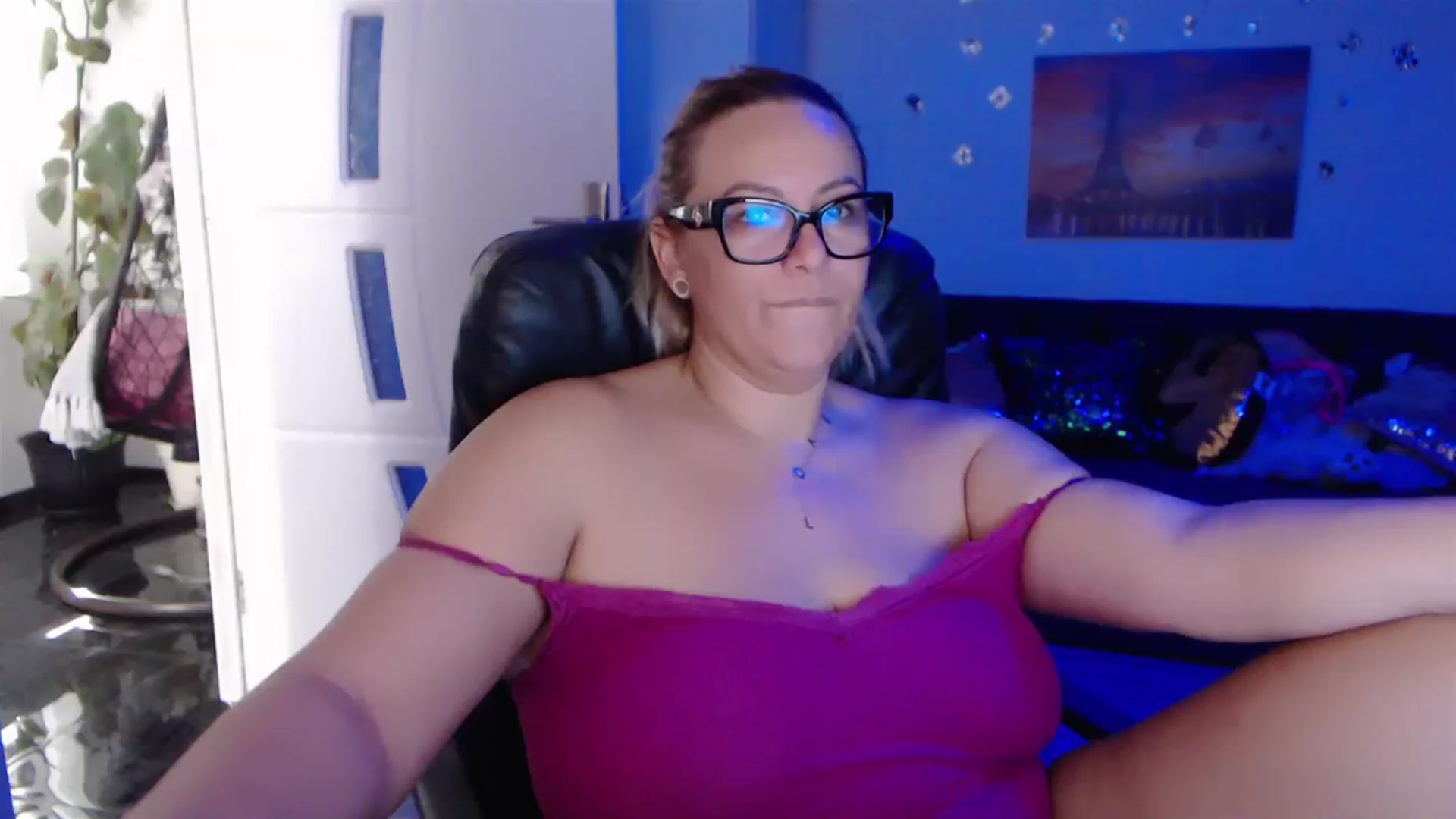 Gallery image thumbnail from A_baby_Boo's myfreecams stream on, 10/29/2023, 09:29 image 10 of 20