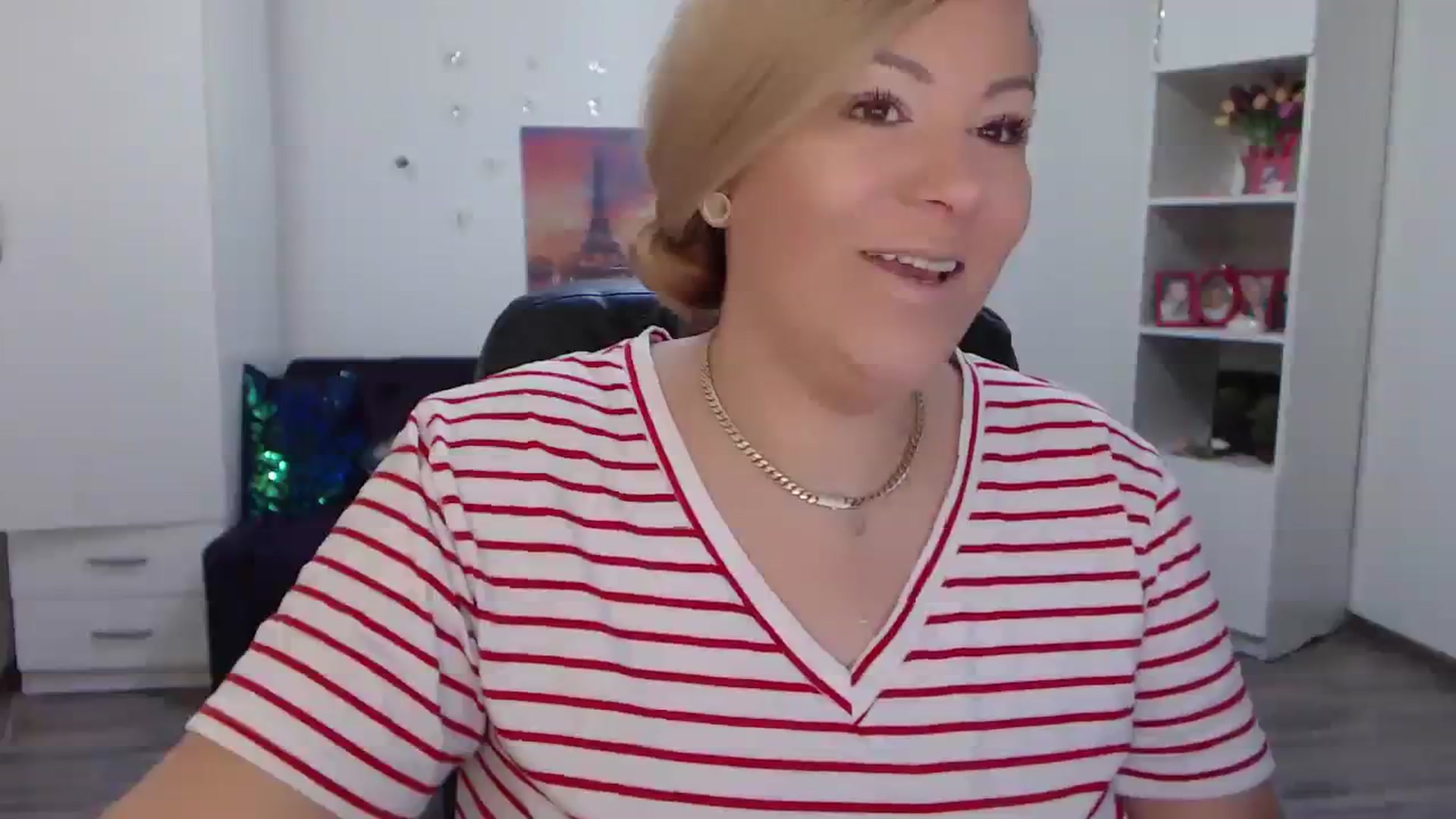 Gallery image thumbnail from A_baby_Boo's myfreecams stream on, 11/20/2023, 13:37 image 3 of 20