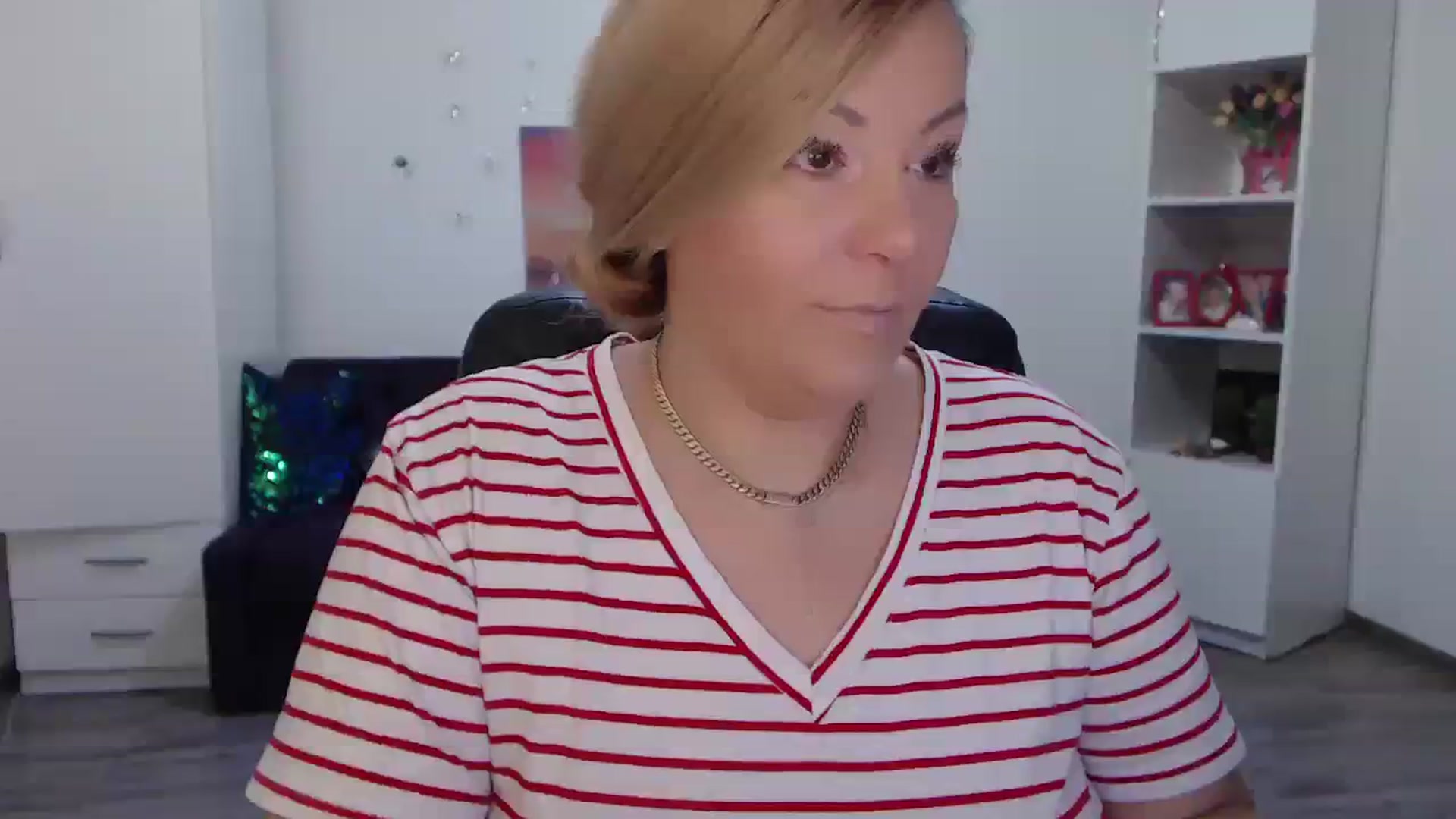 Gallery image thumbnail from A_baby_Boo's myfreecams stream on, 11/20/2023, 13:37 image 17 of 20