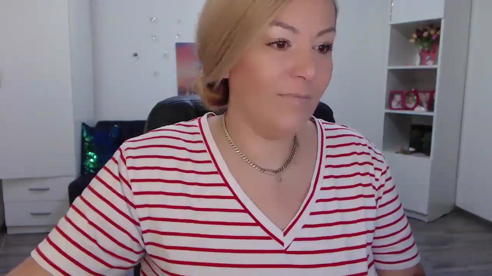 Gallery image thumbnail from A_baby_Boo's myfreecams stream on, 11/20/2023, 13:37 image 18 of 20
