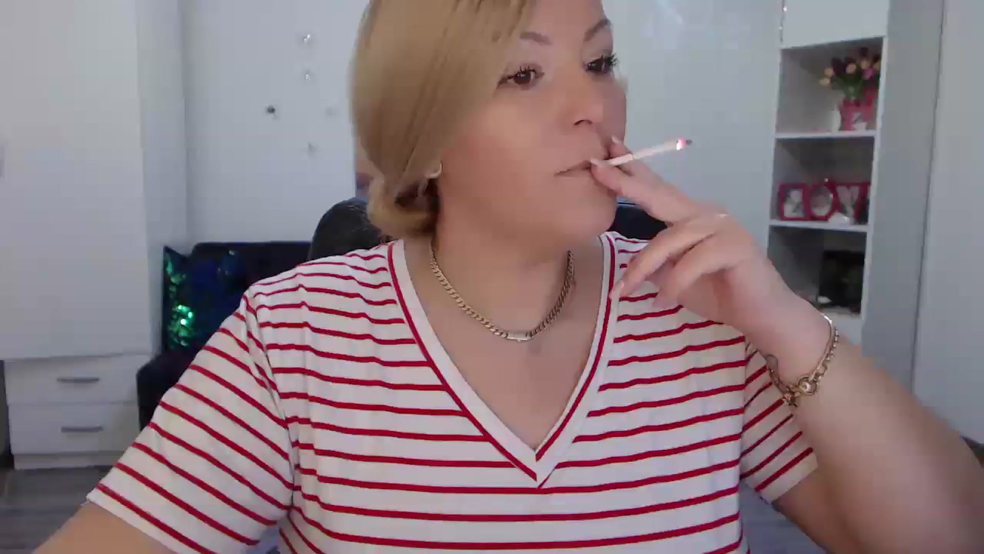 Gallery image thumbnail from A_baby_Boo's myfreecams stream on, 11/20/2023, 13:37 image 16 of 20