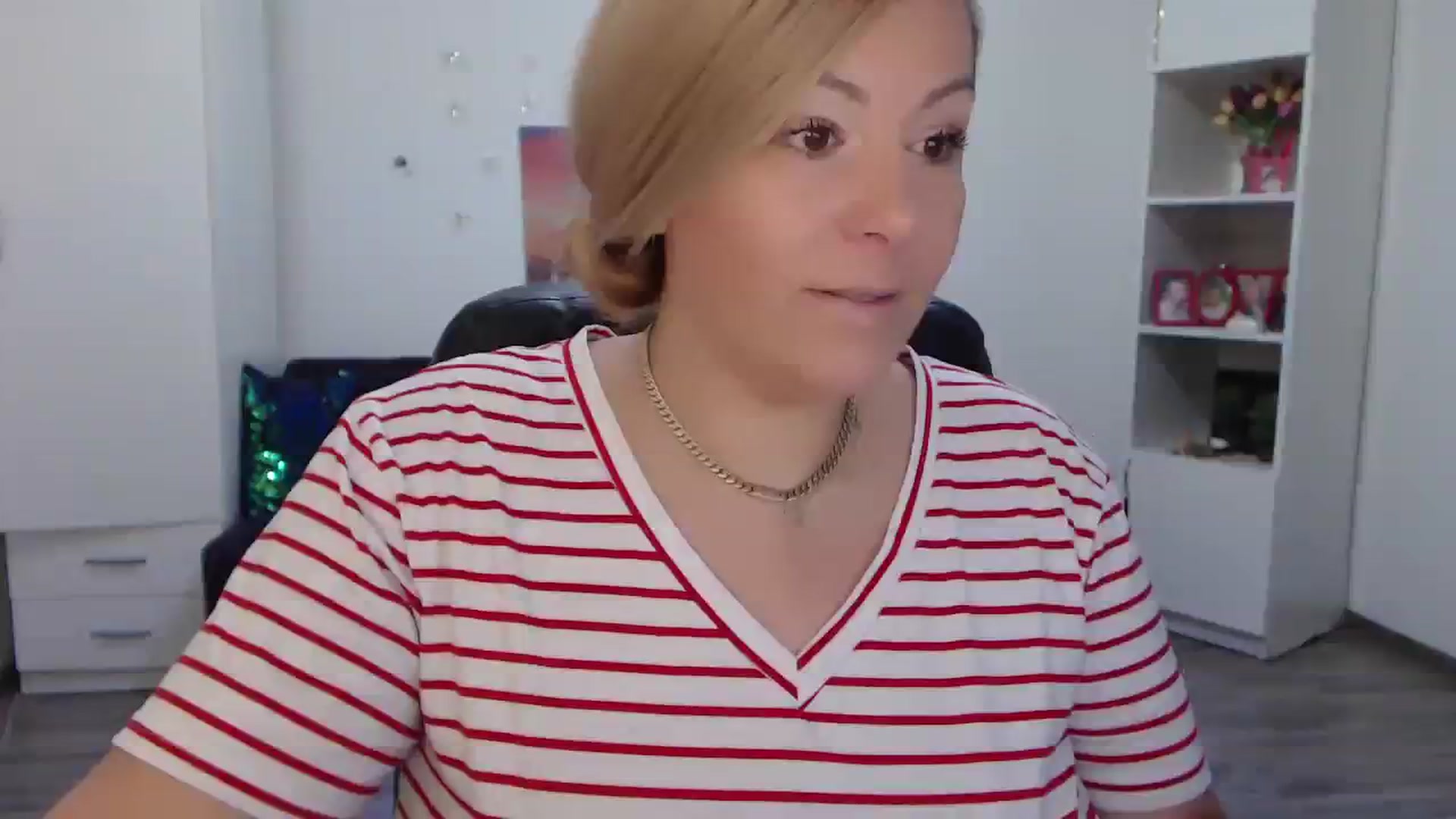 Gallery image thumbnail from A_baby_Boo's myfreecams stream on, 11/20/2023, 13:37 image 20 of 20