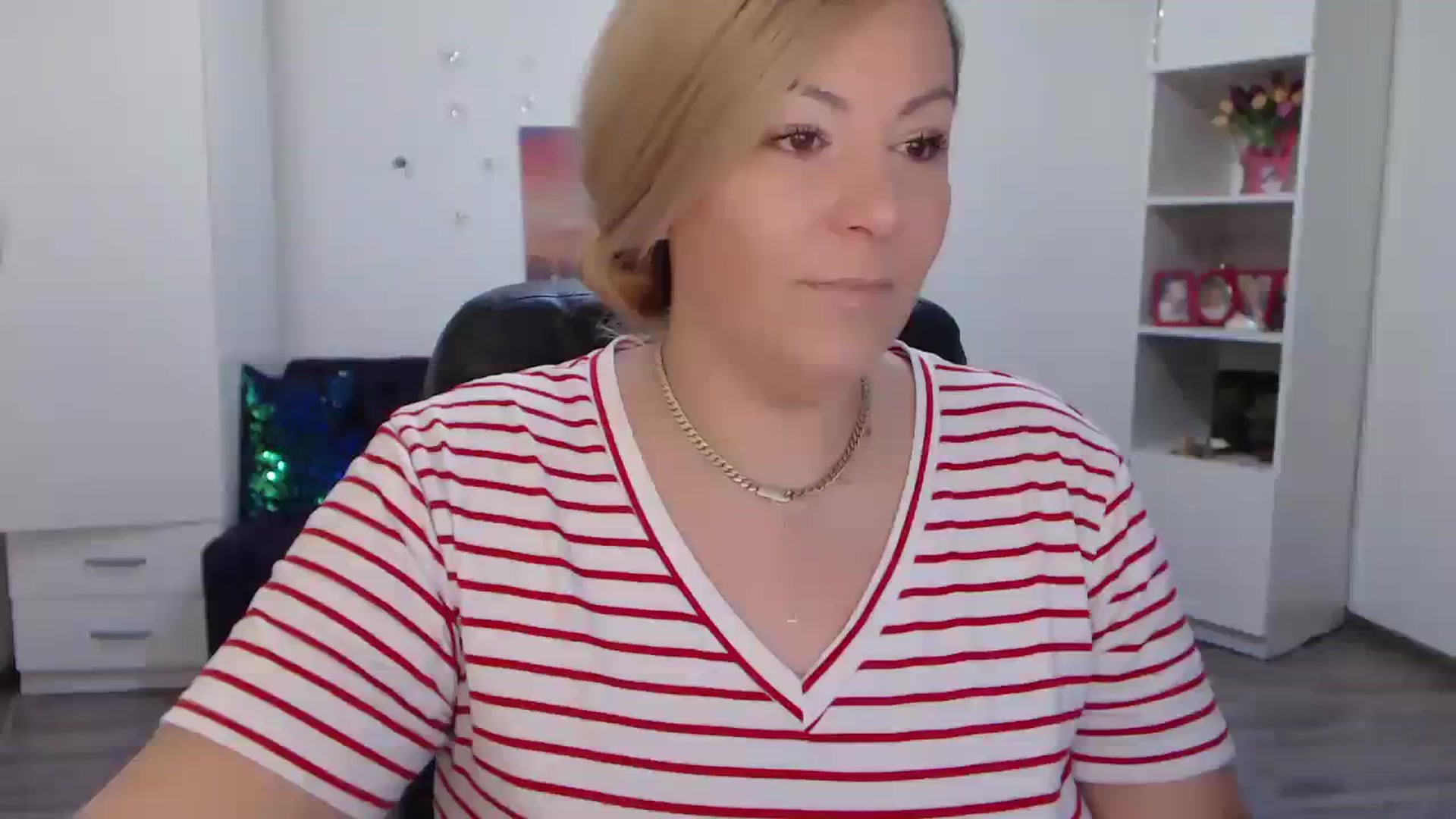 Gallery image thumbnail from A_baby_Boo's myfreecams stream on, 11/20/2023, 14:39 image 1 of 20