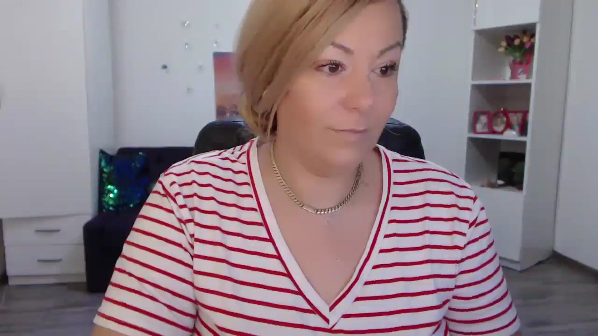 Gallery image thumbnail from A_baby_Boo's myfreecams stream on, 11/20/2023, 14:39 image 16 of 20