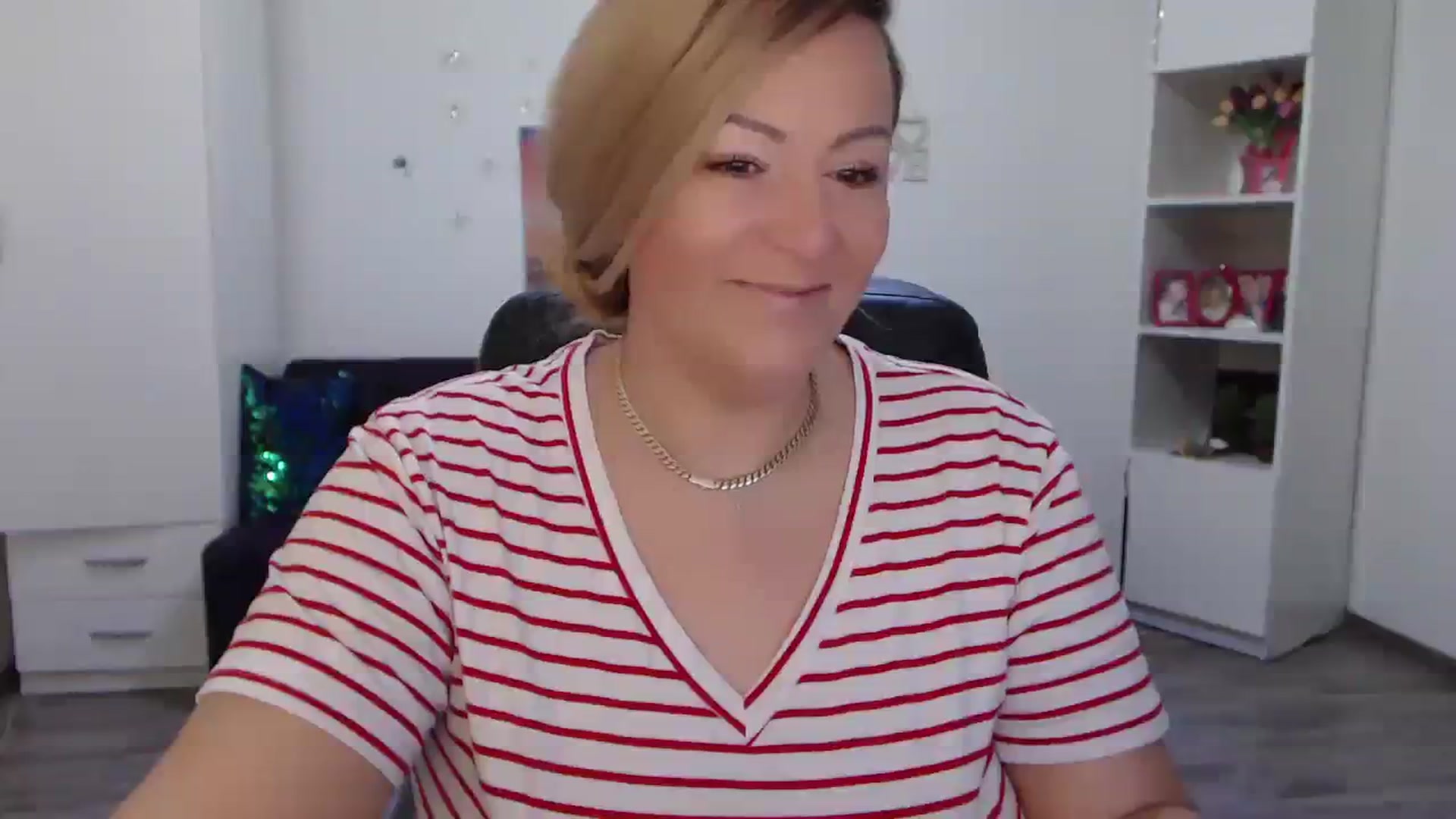 Gallery image thumbnail from A_baby_Boo's myfreecams stream on, 11/20/2023, 14:39 image 12 of 20