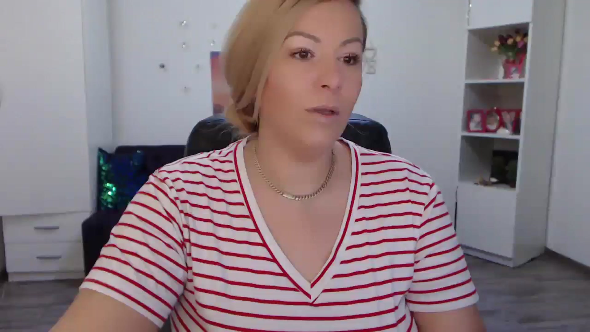 Gallery image thumbnail from A_baby_Boo's myfreecams stream on, 11/20/2023, 14:39 image 13 of 20