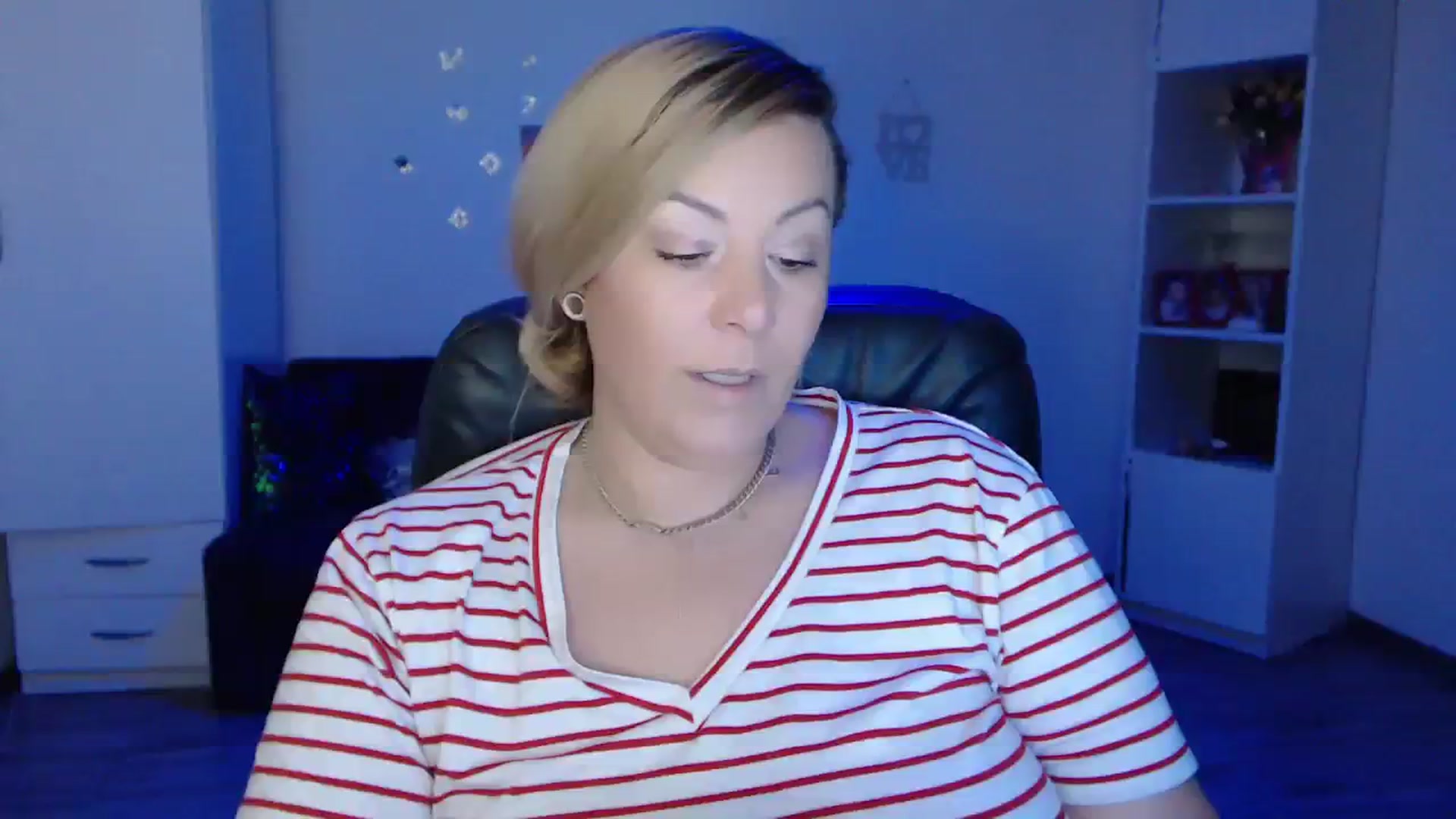 Gallery image thumbnail from A_baby_Boo's myfreecams stream on, 11/20/2023, 14:39 image 20 of 20