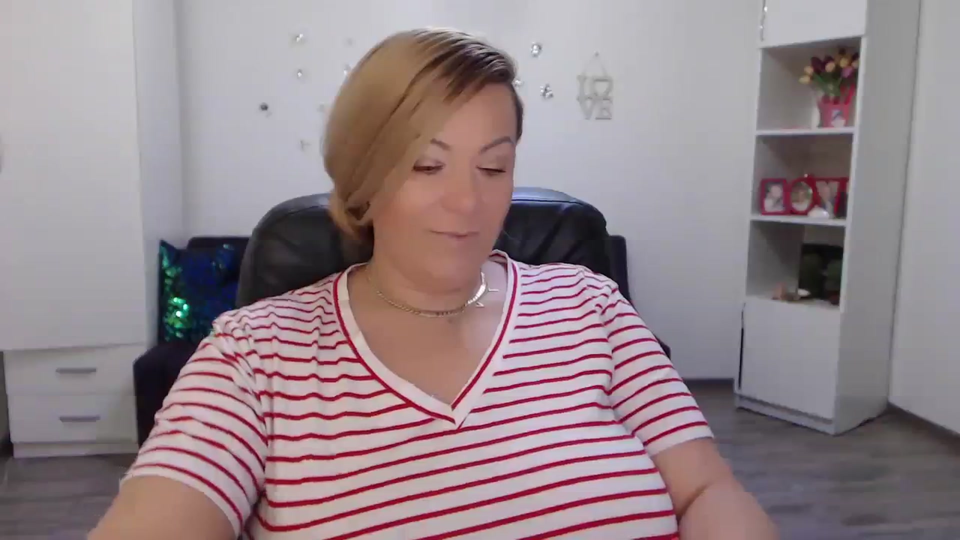 Gallery image thumbnail from A_baby_Boo's myfreecams stream on, 11/20/2023, 14:39 image 10 of 20