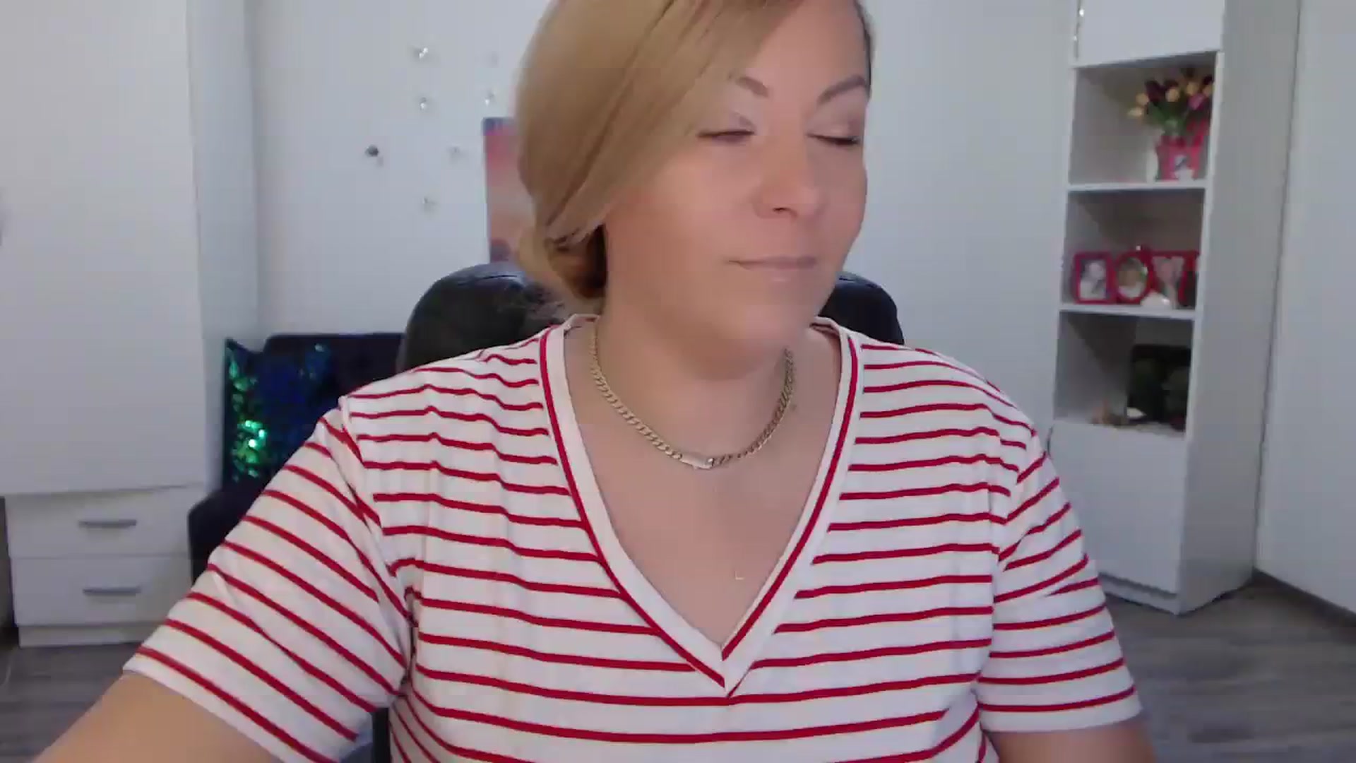 Gallery image thumbnail from A_baby_Boo's myfreecams stream on, 11/20/2023, 14:39 image 5 of 20