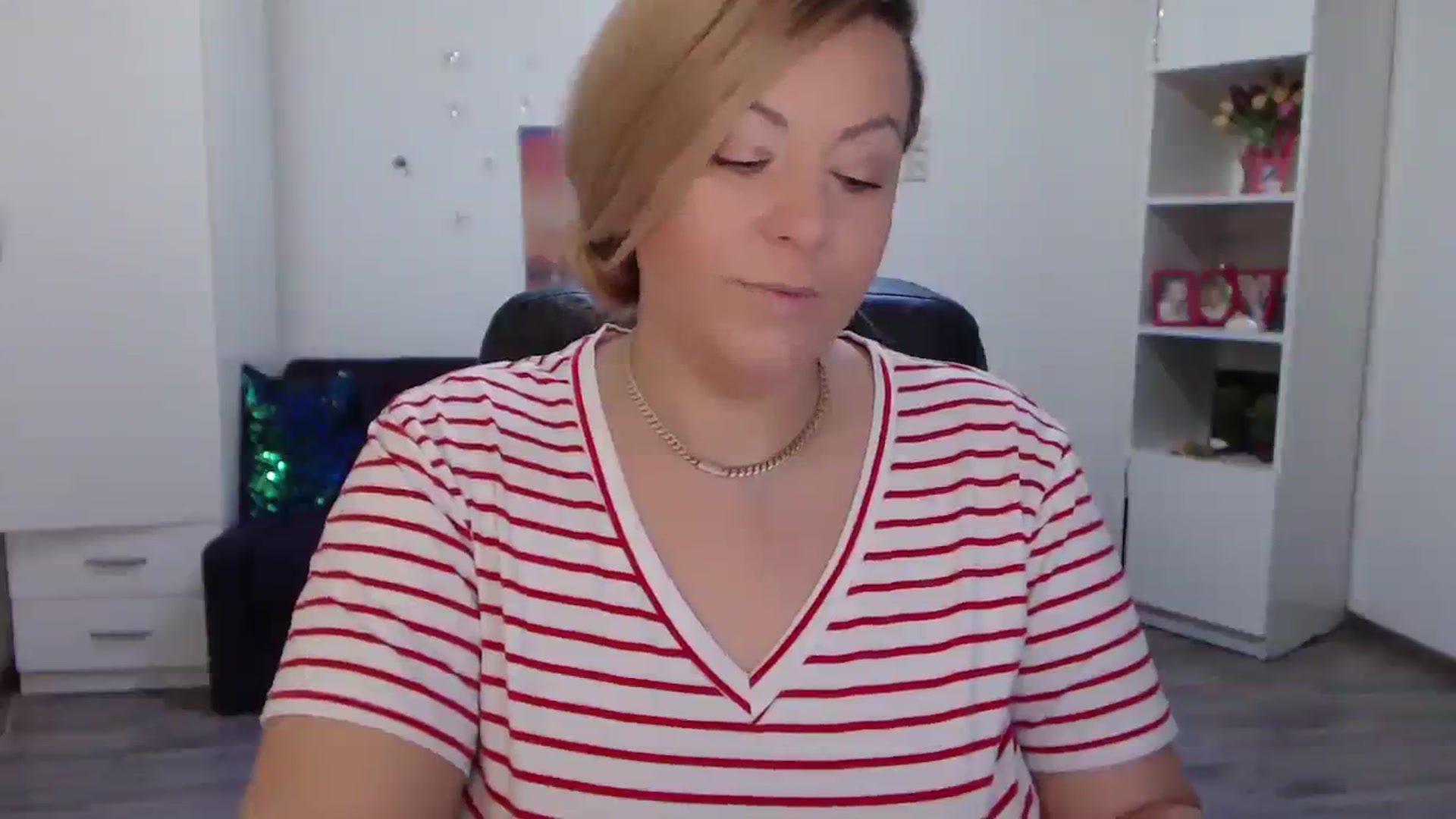 Gallery image thumbnail from A_baby_Boo's myfreecams stream on, 11/20/2023, 14:39 image 11 of 20