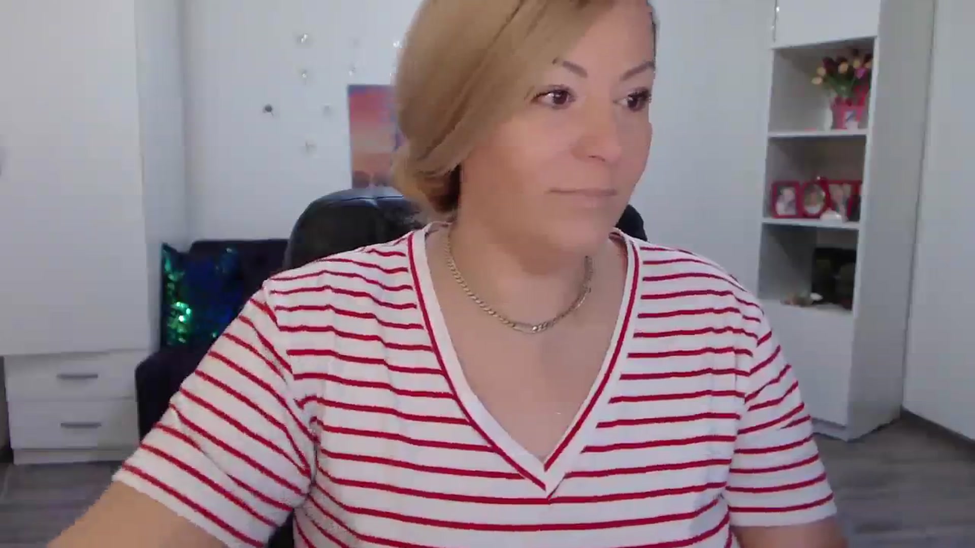 Gallery image thumbnail from A_baby_Boo's myfreecams stream on, 11/20/2023, 14:39 image 4 of 20