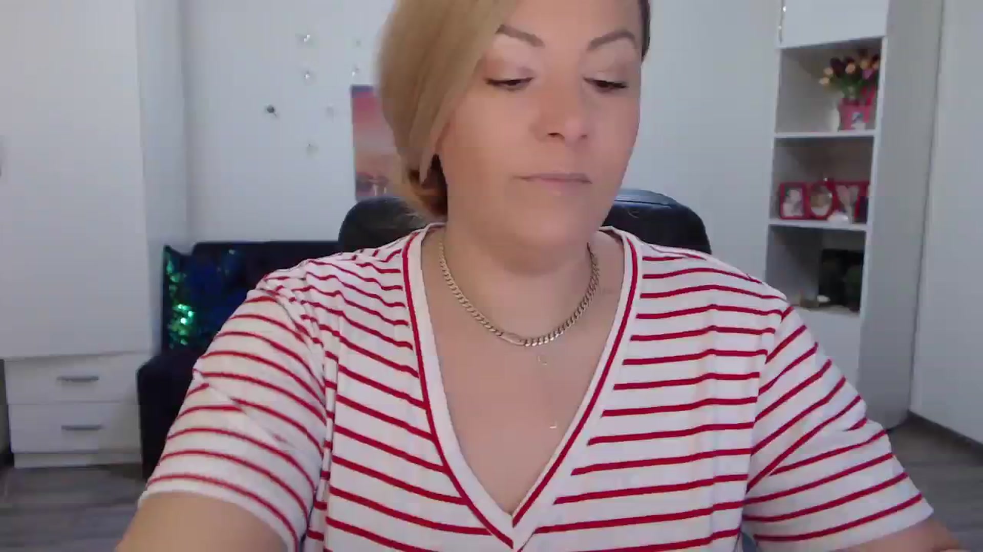 Gallery image thumbnail from A_baby_Boo's myfreecams stream on, 11/20/2023, 14:39 image 8 of 20