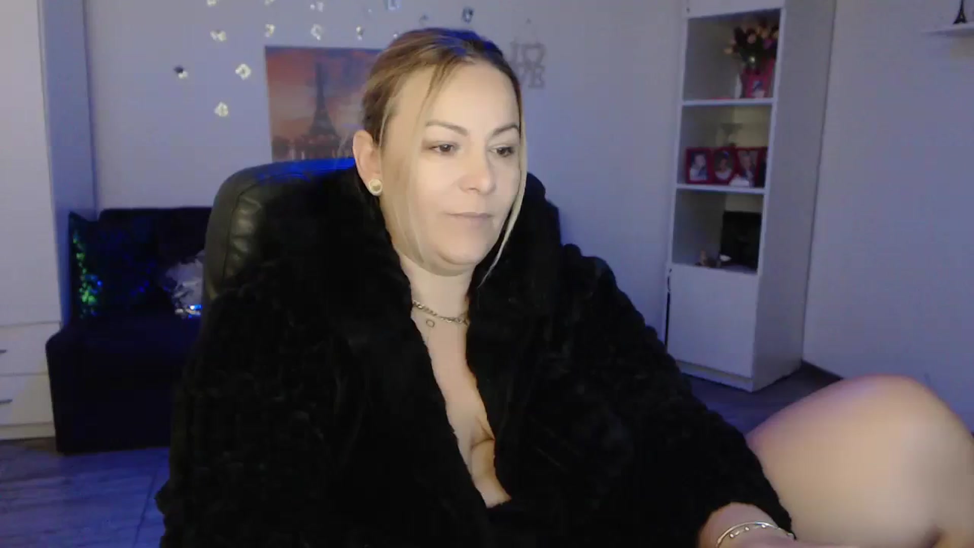 Gallery image thumbnail from A_baby_Boo's myfreecams stream on, 11/22/2023, 15:02 image 12 of 20