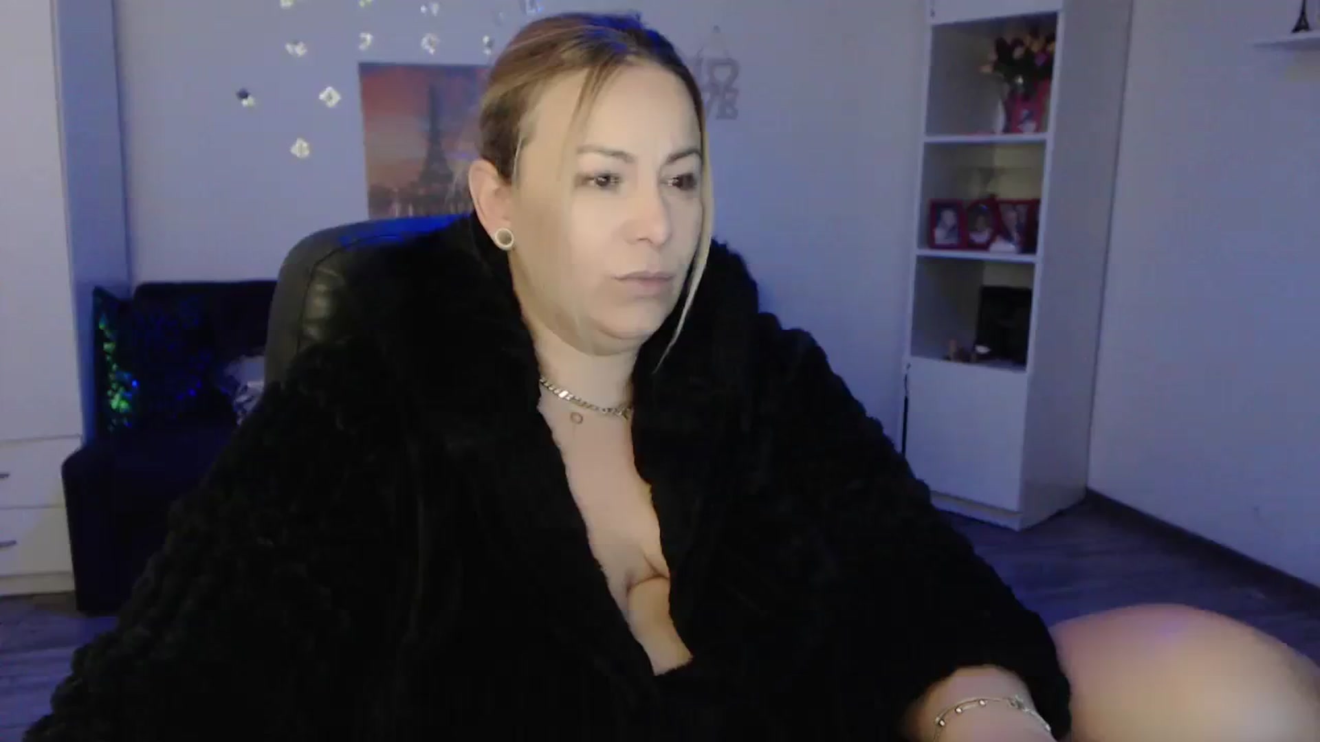 Gallery image thumbnail from A_baby_Boo's myfreecams stream on, 11/22/2023, 15:02 image 9 of 20