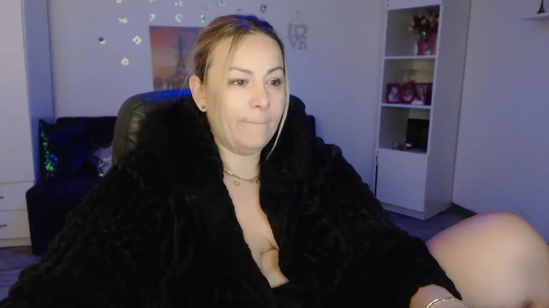 Gallery image thumbnail from A_baby_Boo's myfreecams stream on, 11/22/2023, 15:02 image 15 of 20