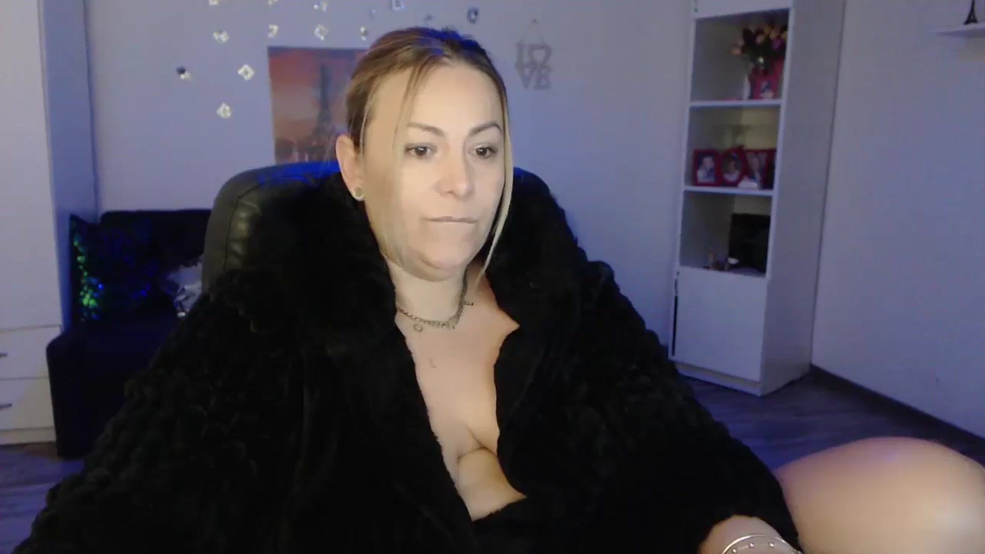 Gallery image thumbnail from A_baby_Boo's myfreecams stream on, 11/22/2023, 15:02 image 18 of 20