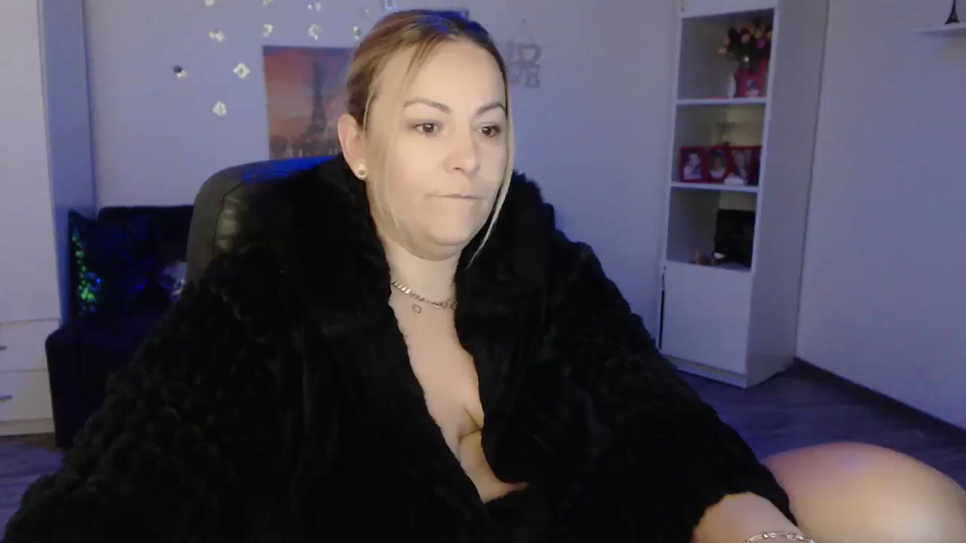 Gallery image thumbnail from A_baby_Boo's myfreecams stream on, 11/22/2023, 15:02 image 4 of 20