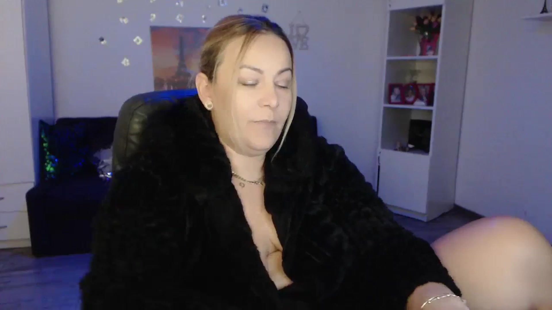 Gallery image thumbnail from A_baby_Boo's myfreecams stream on, 11/22/2023, 15:02 image 16 of 20