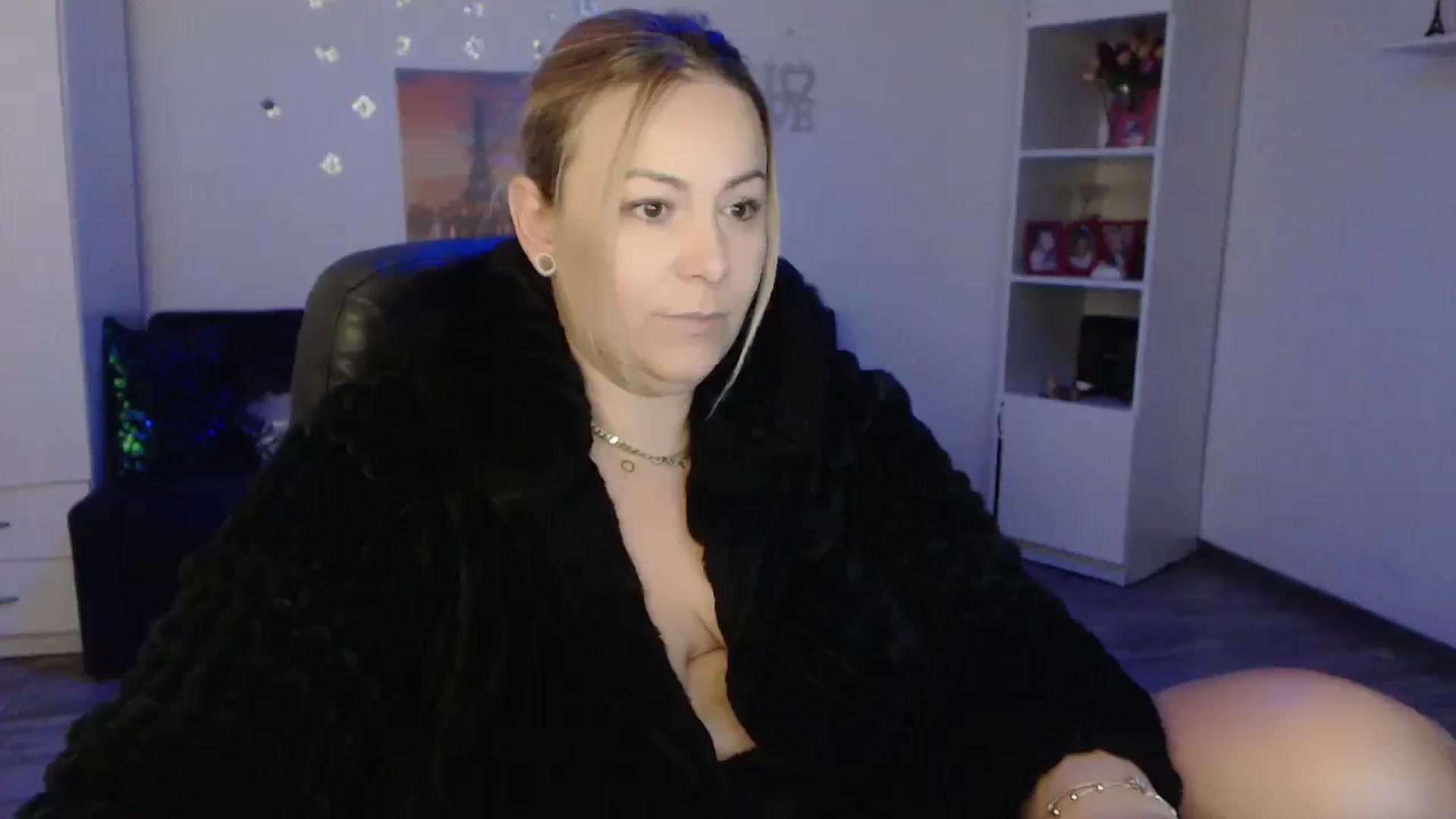 Gallery image thumbnail from A_baby_Boo's myfreecams stream on, 11/22/2023, 15:02 image 8 of 20