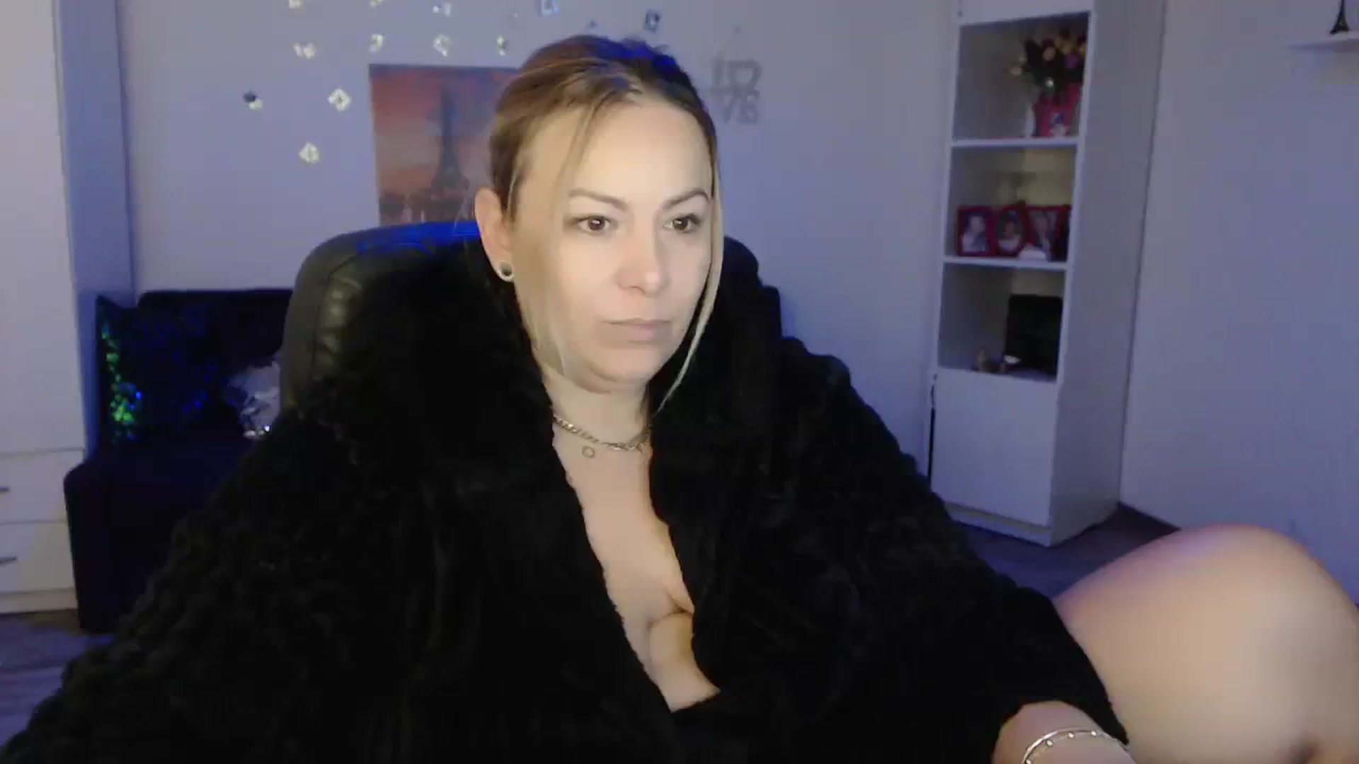 Gallery image thumbnail from A_baby_Boo's myfreecams stream on, 11/22/2023, 15:02 image 13 of 20