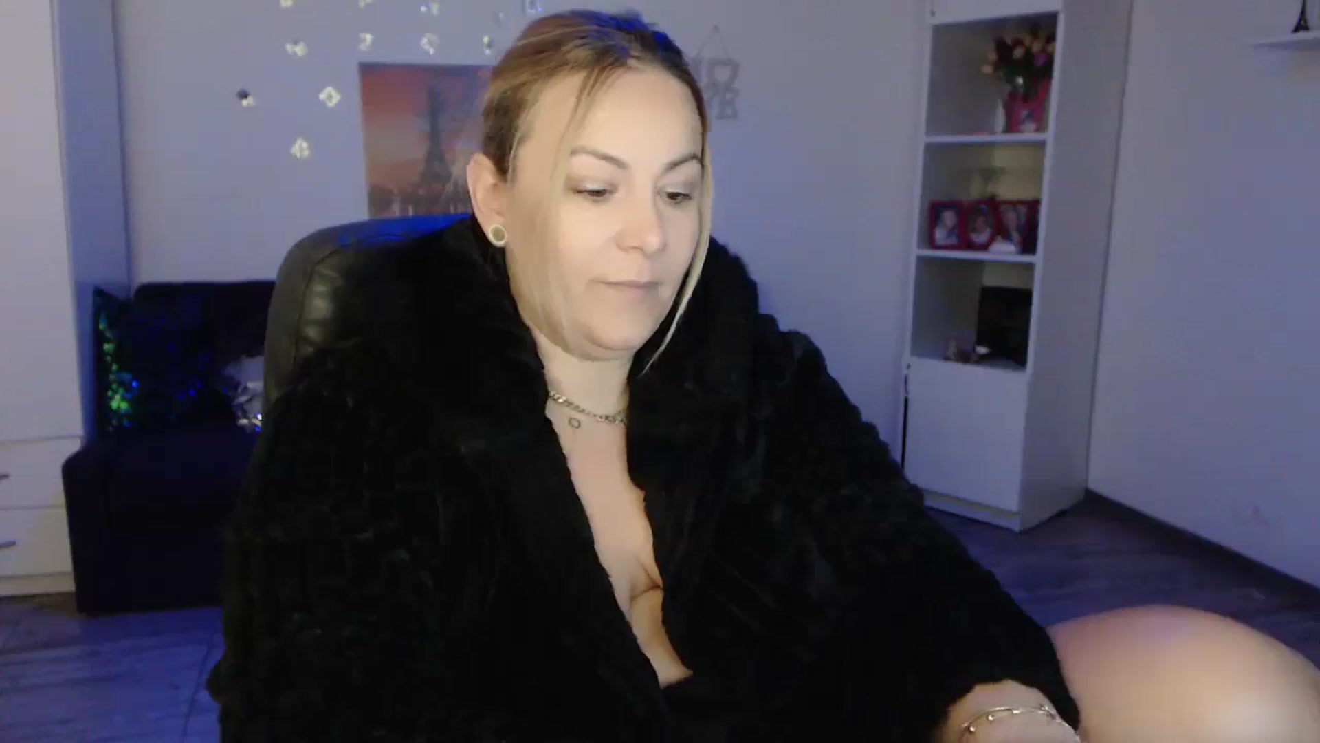 Gallery image thumbnail from A_baby_Boo's myfreecams stream on, 11/22/2023, 15:02 image 7 of 20