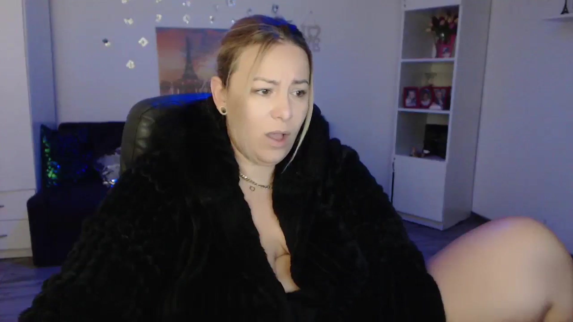 Gallery image thumbnail from A_baby_Boo's myfreecams stream on, 11/22/2023, 15:02 image 11 of 20