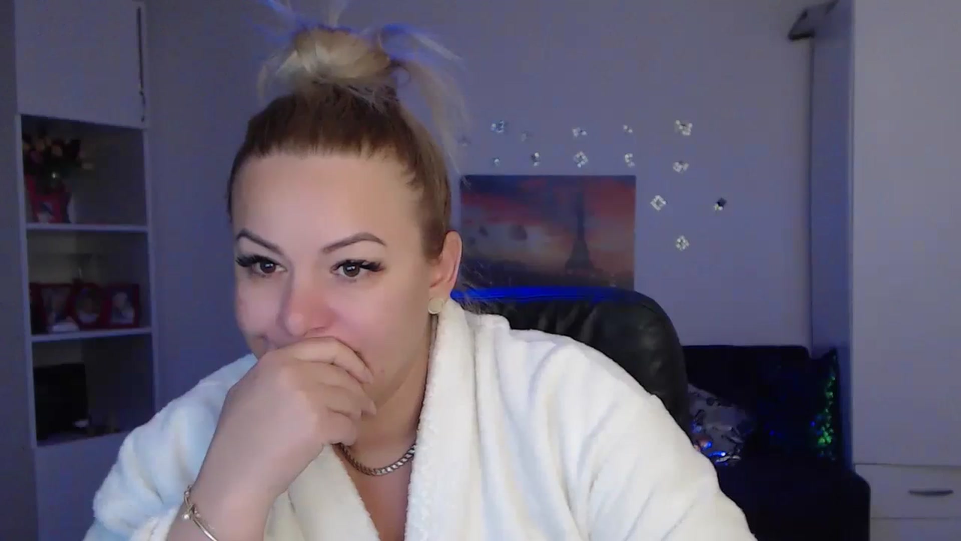 Gallery image thumbnail from A_baby_Boo's myfreecams stream on, 12/02/2023, 16:10 image 13 of 20
