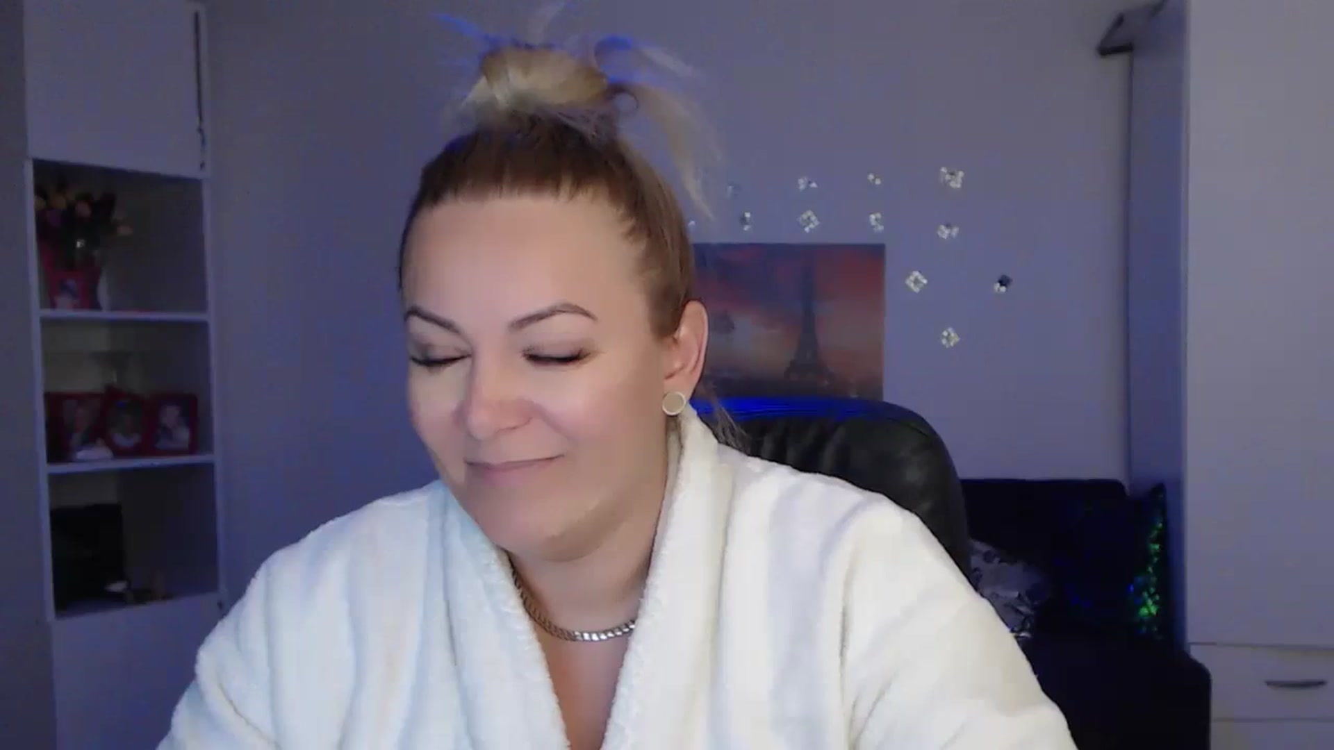 Gallery image thumbnail from A_baby_Boo's myfreecams stream on, 12/02/2023, 16:10 image 17 of 20