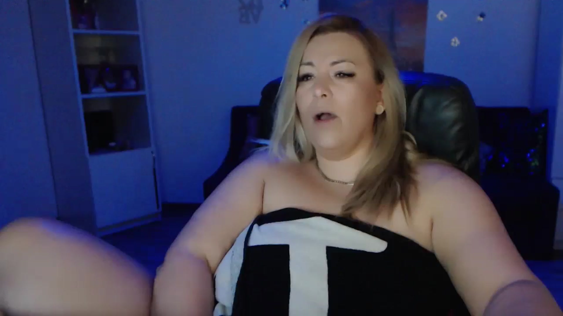 Gallery image thumbnail from A_baby_Boo's myfreecams stream on, 12/03/2023, 12:52 image 14 of 20