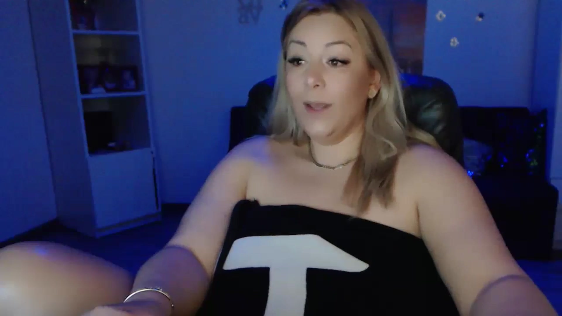 Gallery image thumbnail from A_baby_Boo's myfreecams stream on, 12/03/2023, 12:52 image 8 of 20