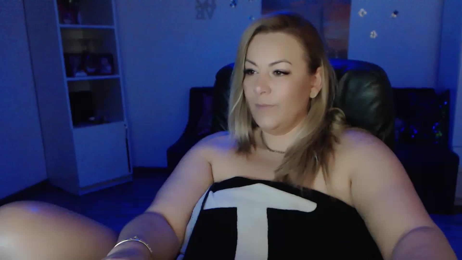 Gallery image thumbnail from A_baby_Boo's myfreecams stream on, 12/03/2023, 12:52 image 13 of 20