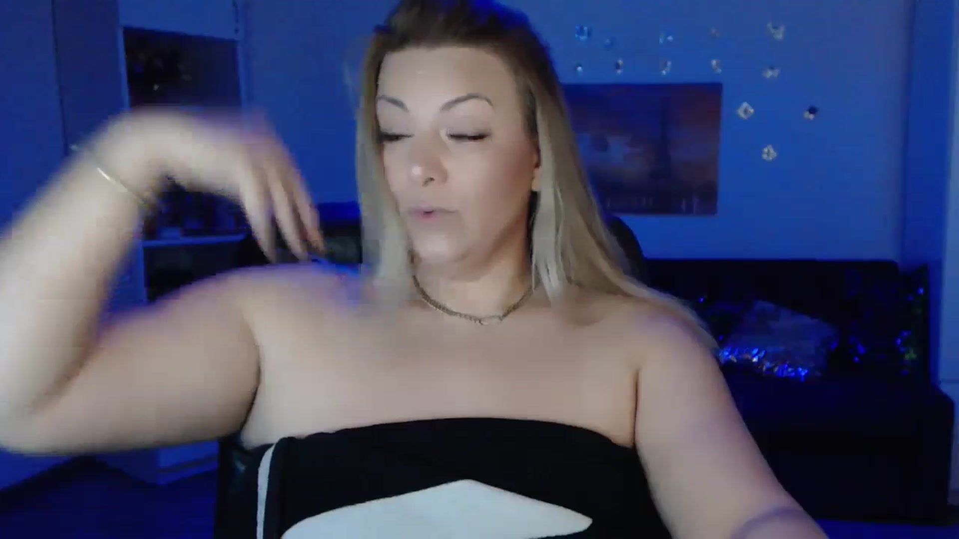 Gallery image thumbnail from A_baby_Boo's myfreecams stream on, 12/03/2023, 12:52 image 5 of 20