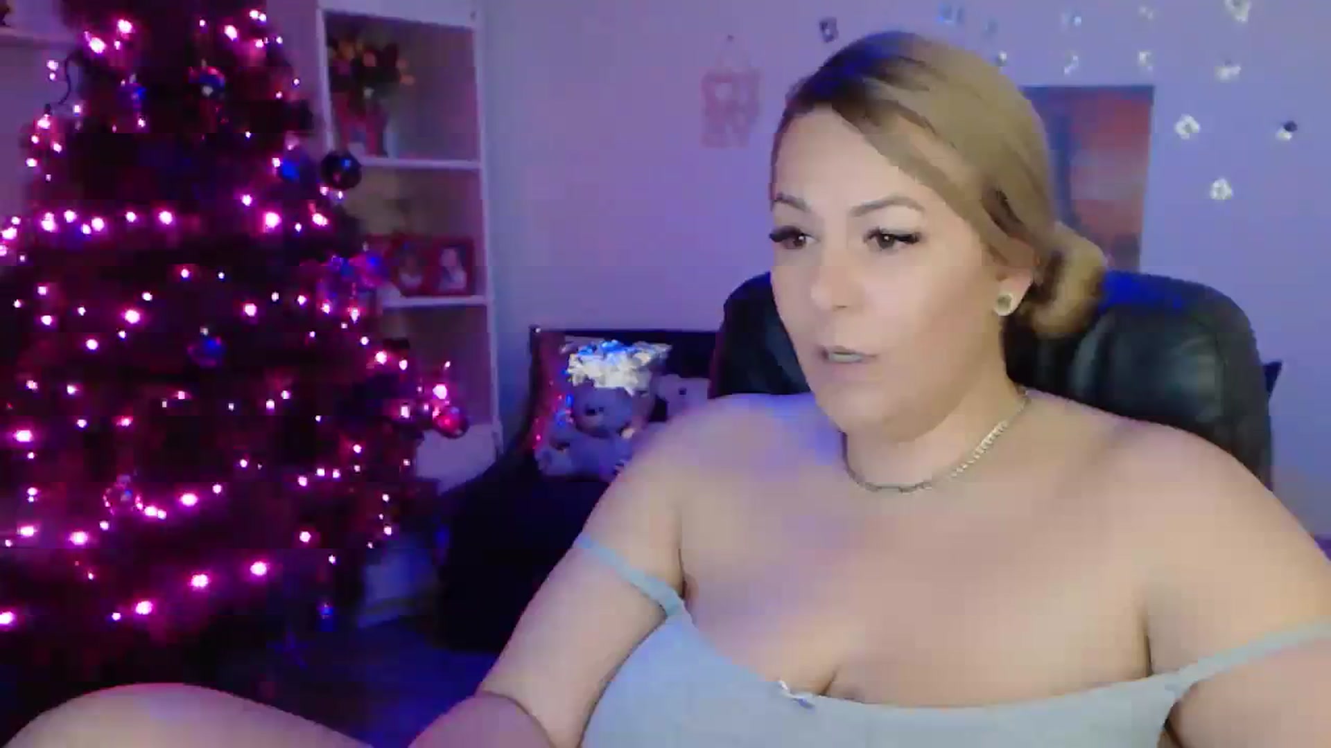 Gallery image thumbnail from A_baby_Boo's myfreecams stream on, 12/05/2023, 20:22 image 11 of 20